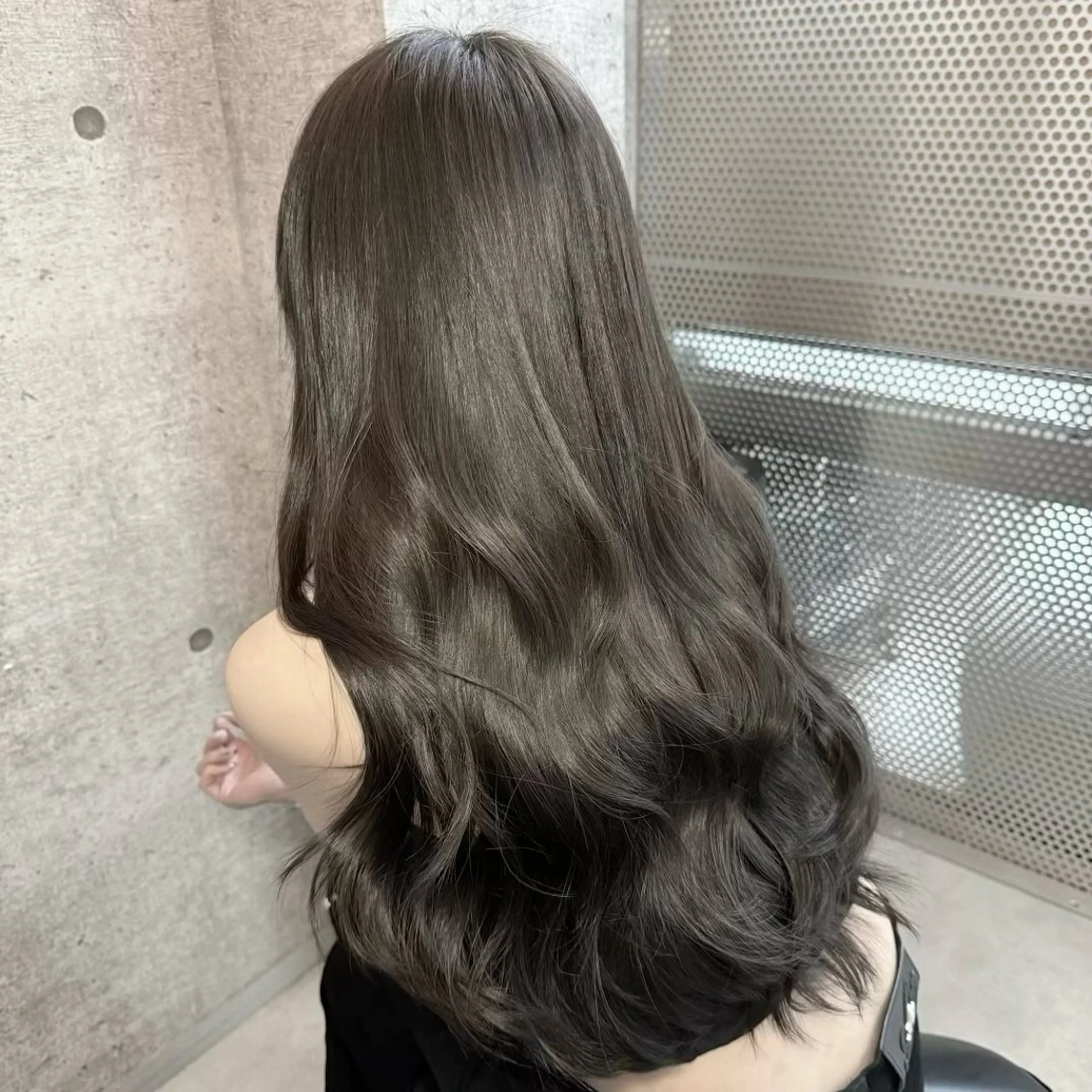 ロング カラー ヘアカラー トリートメント iki omotesando所属・akiho/透明感 カラー/グレージュのヘアスタイル