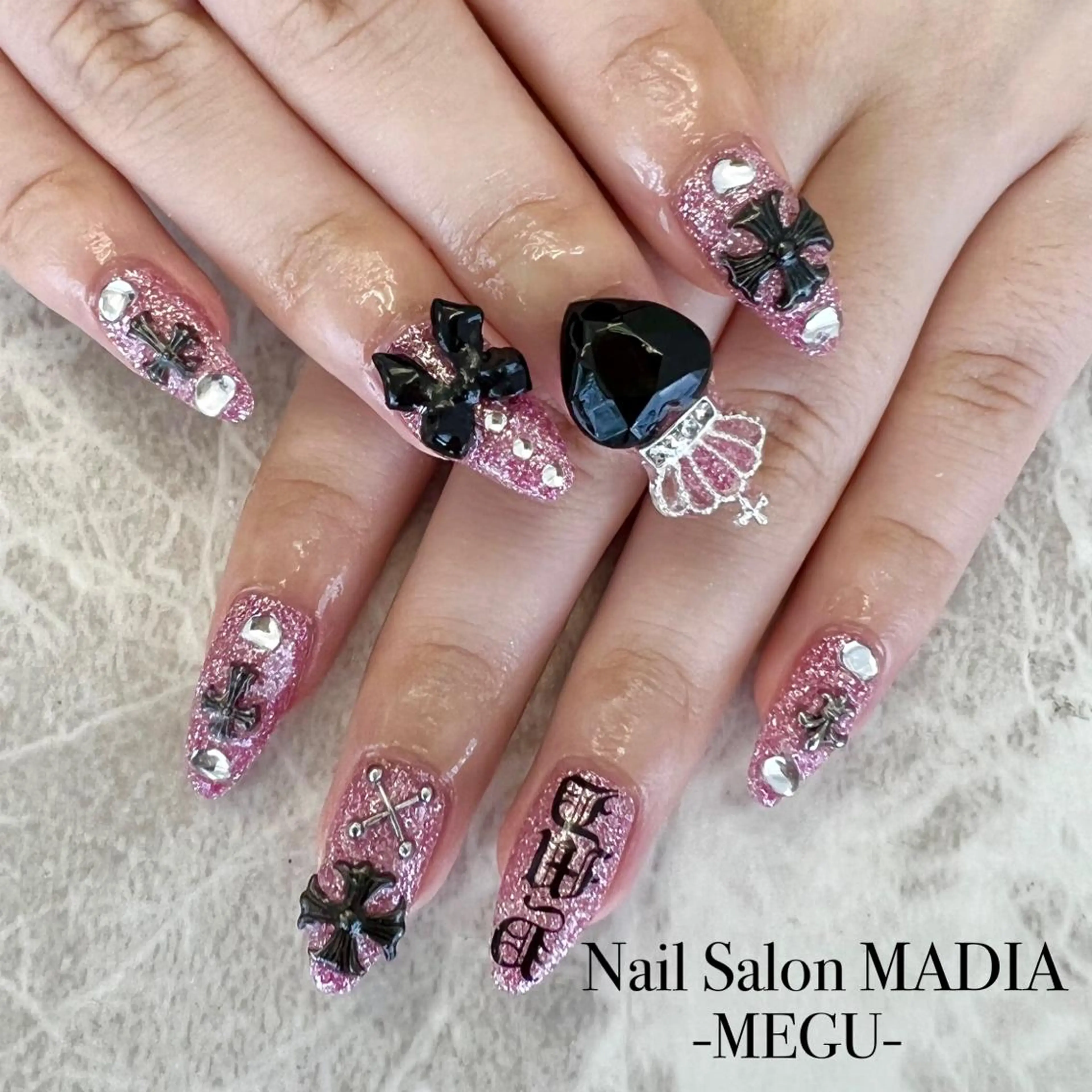 ネイル MADIA藤沢所属・MADIA MEGUのネイルデザイン