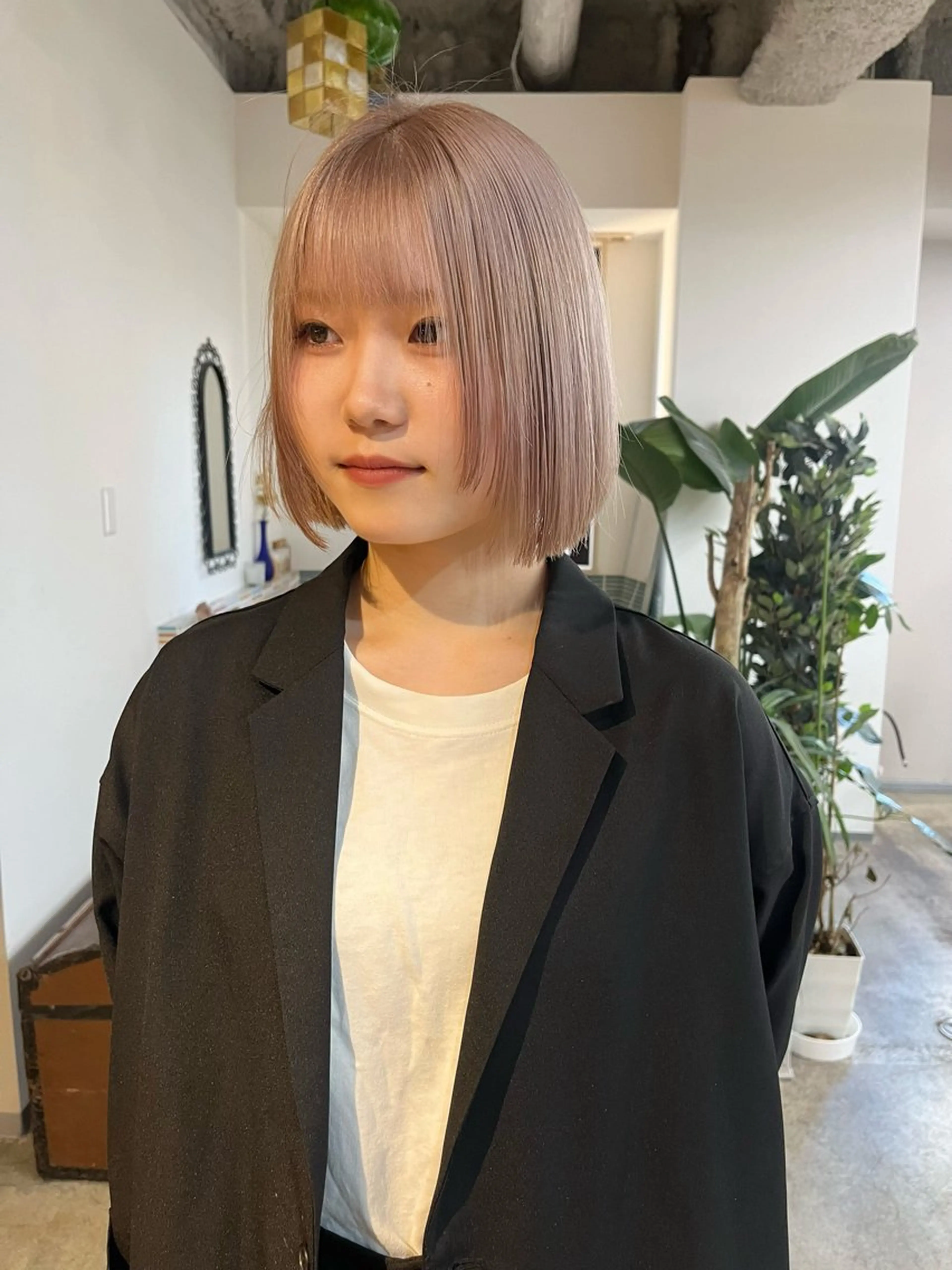 ミディアム カラー ベージュカラー ブリーチ ミルクティーベージュ カット ヘアカラー トリートメント 🩷ハイトーン透明感 レイヤー🩷ユリカのヘアスタイル