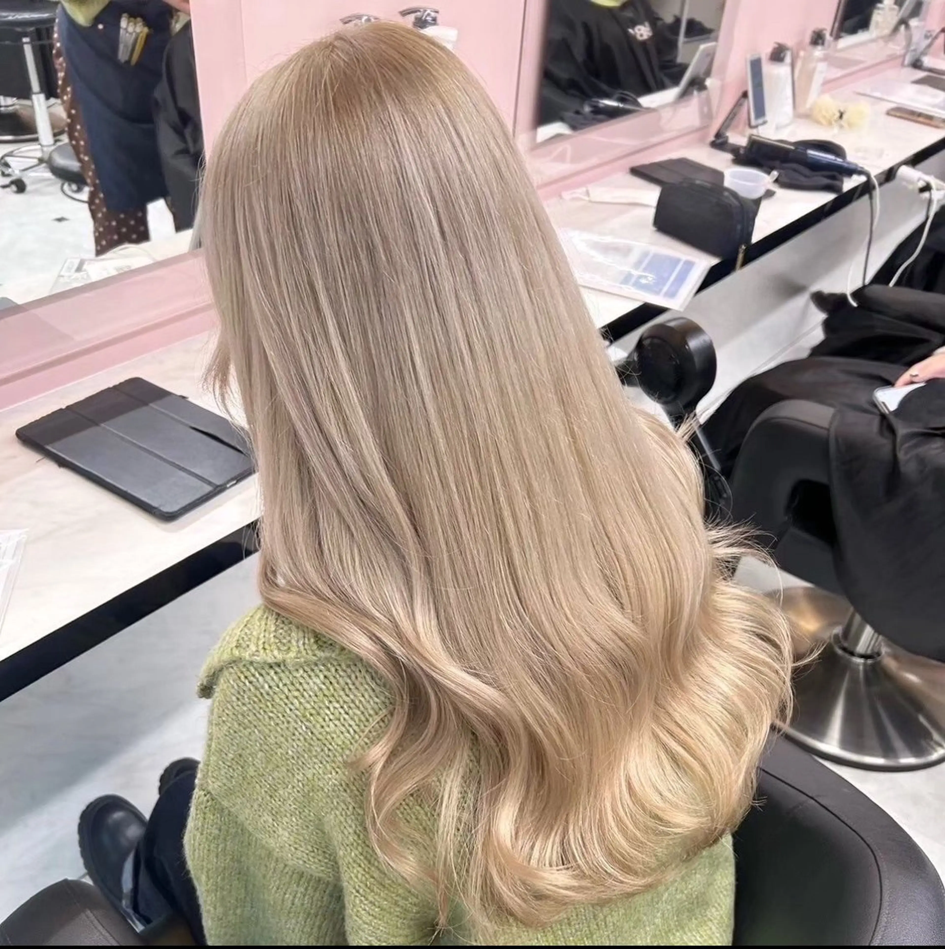 セミロング カラー 赤みなし艶カラー🍈 ユウナ🍈🤍のヘアスタイル