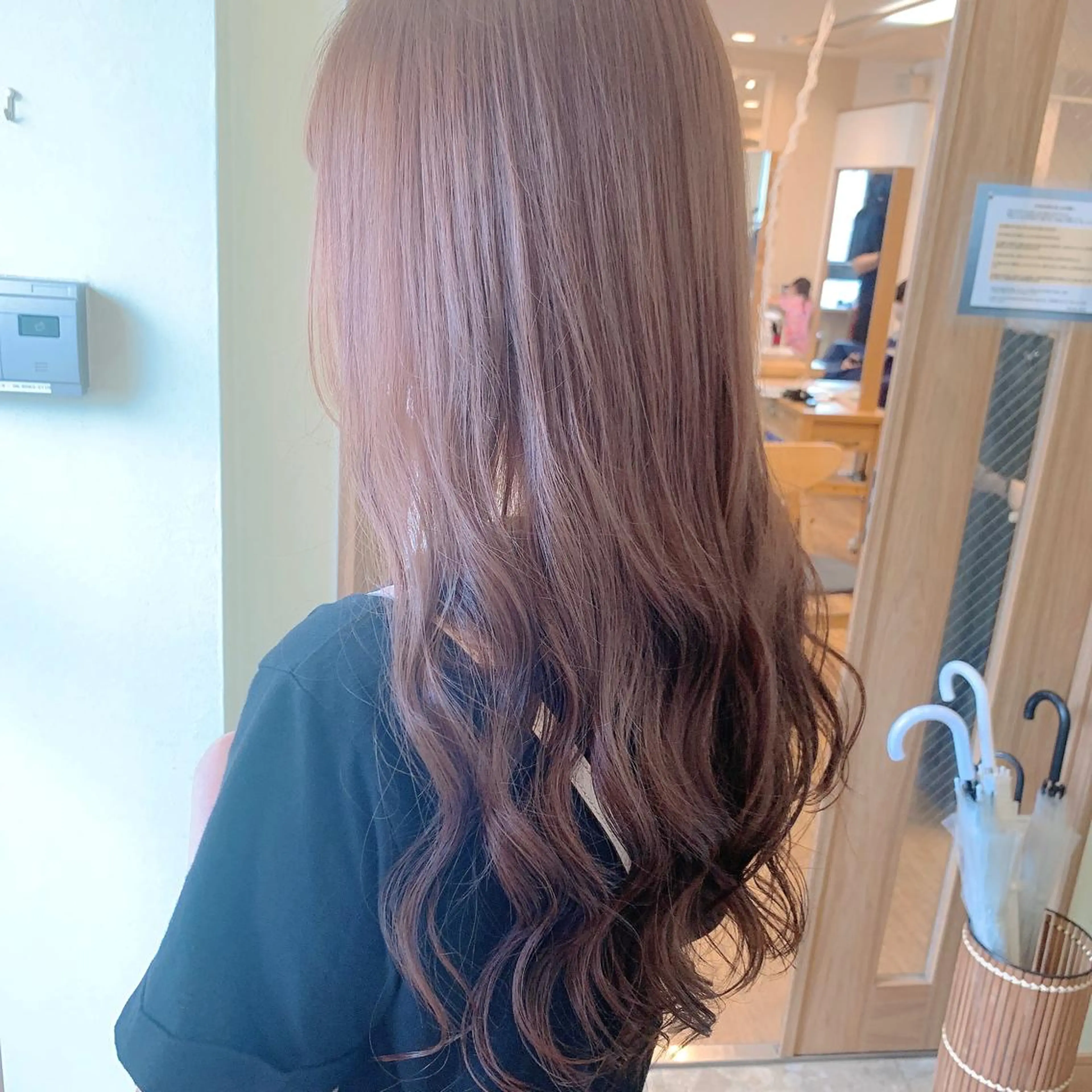 ロング カラー ベージュカラー ピンクカラー ピンクベージュ NUMBER_ ユイナのヘアスタイル