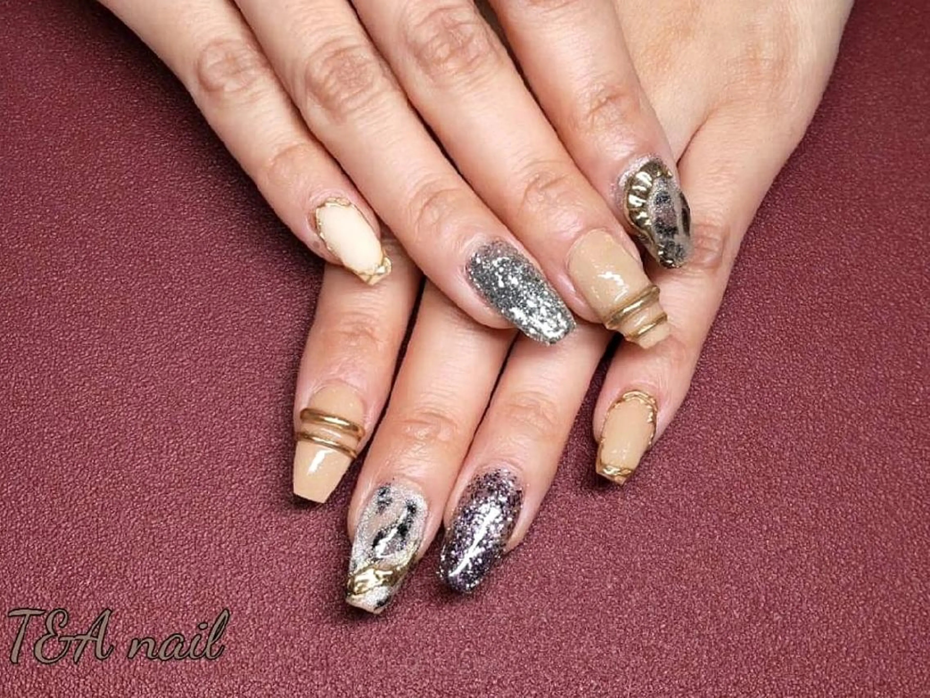 セミロング ネイル クリスマス 長さ出し ジェルネイル マグネットネイル ニュアンスネイル ハンドネイル T&A nailのネイルデザイン