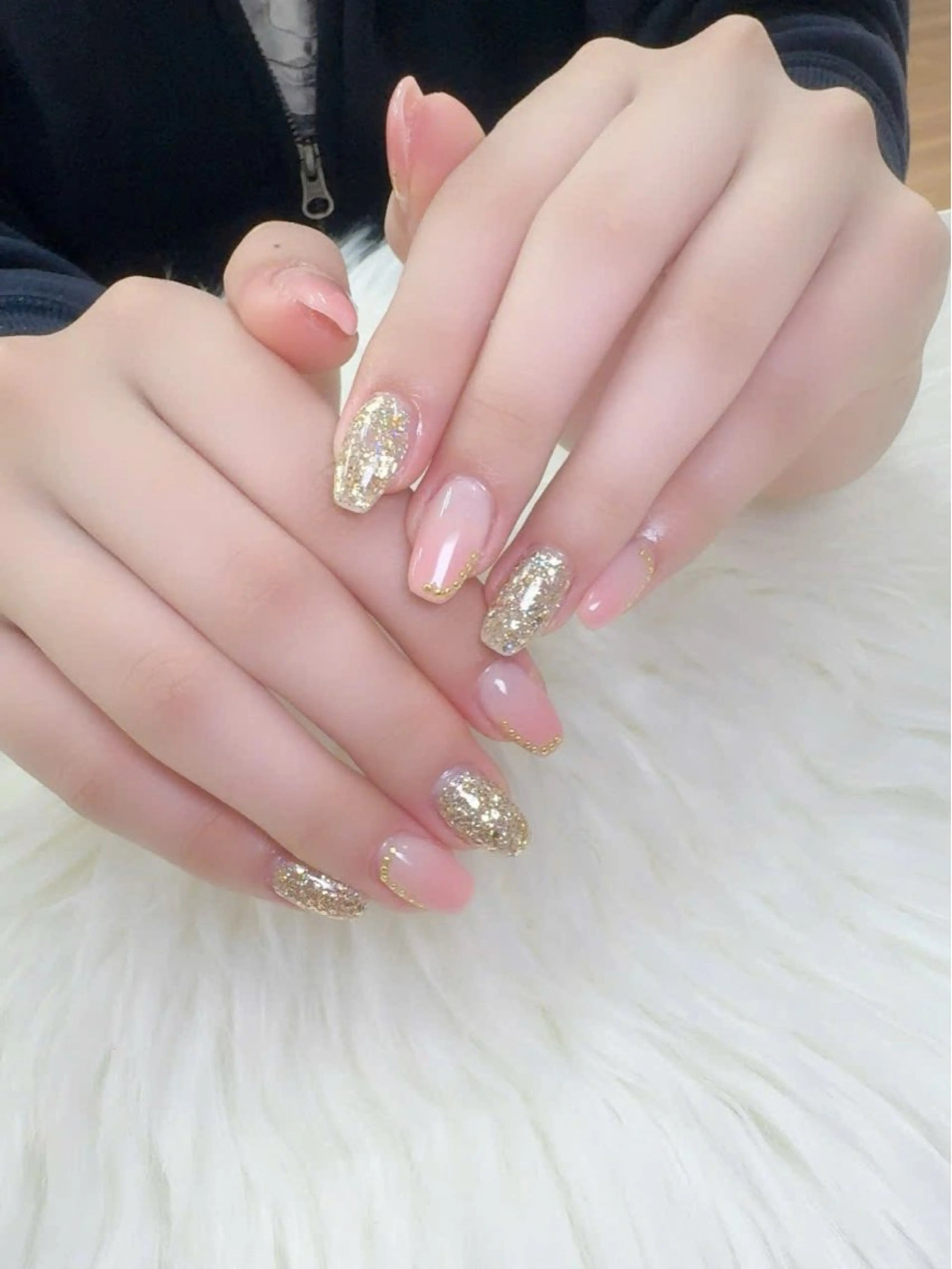 ネイル フレンチネイル グラデーション キラキラネイル 韓国ネイル マグネットネイル ハンドネイル ハンドケア Hara Nail 【パラジェル使用】のネイルデザイン
