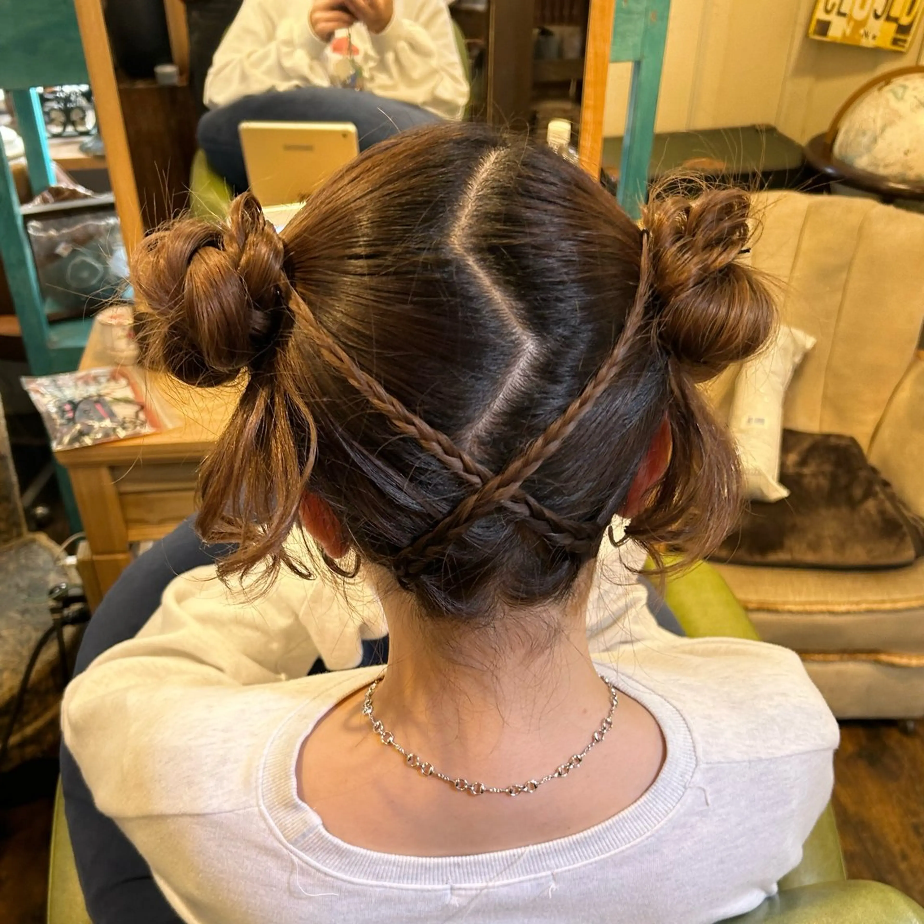 ミディアム ヘアアレンジ 三つ編み ヘアセット BRITS 渡辺 菜々子のヘアスタイル