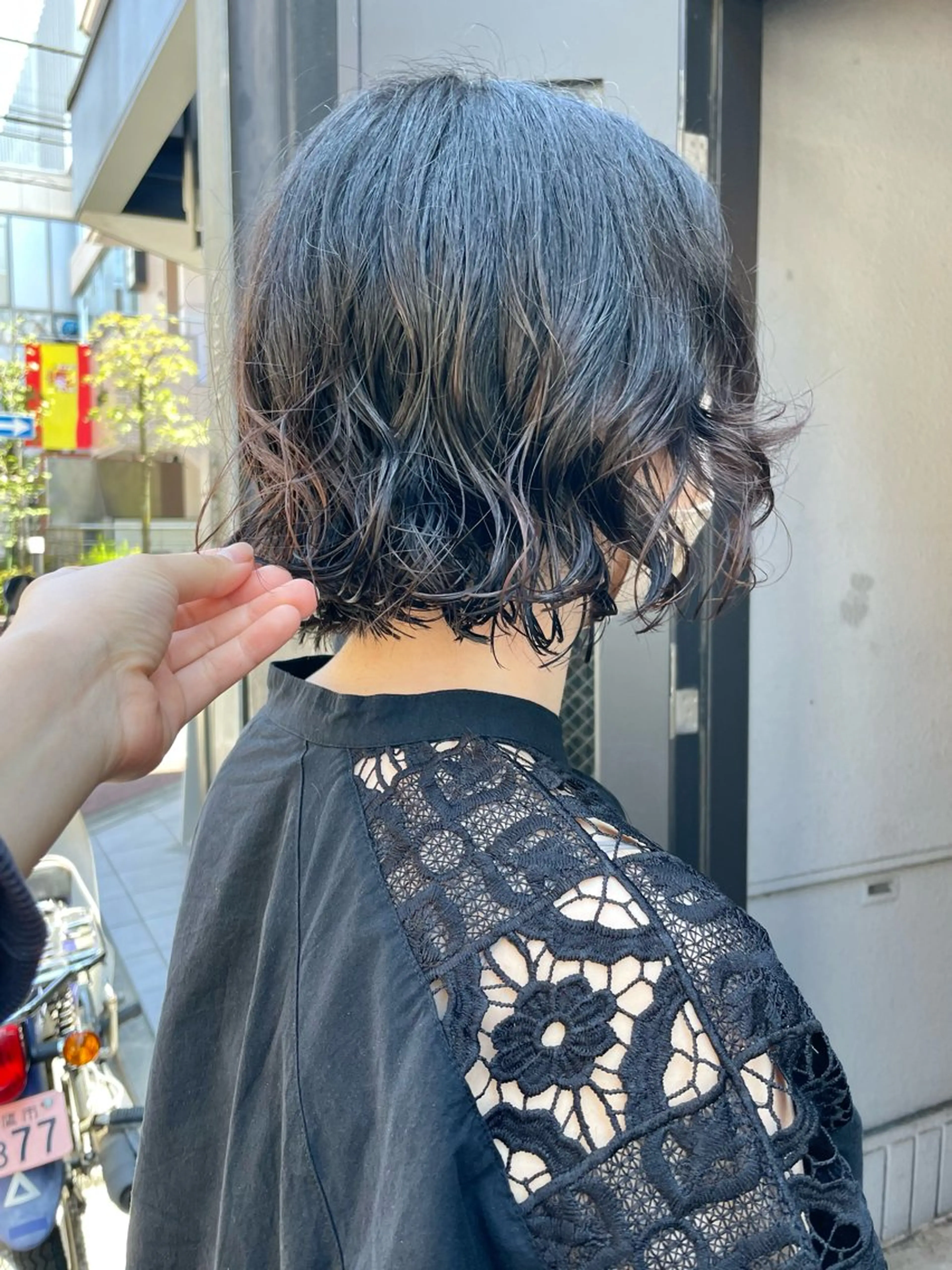 ミディアム パーマ ミディアムパーマ ボブ 伸ばしかけ ニュアンスパーマ カット ヘアカラー パーマ トリートメント レイヤーカット× パーマ|hinakoのヘアスタイル