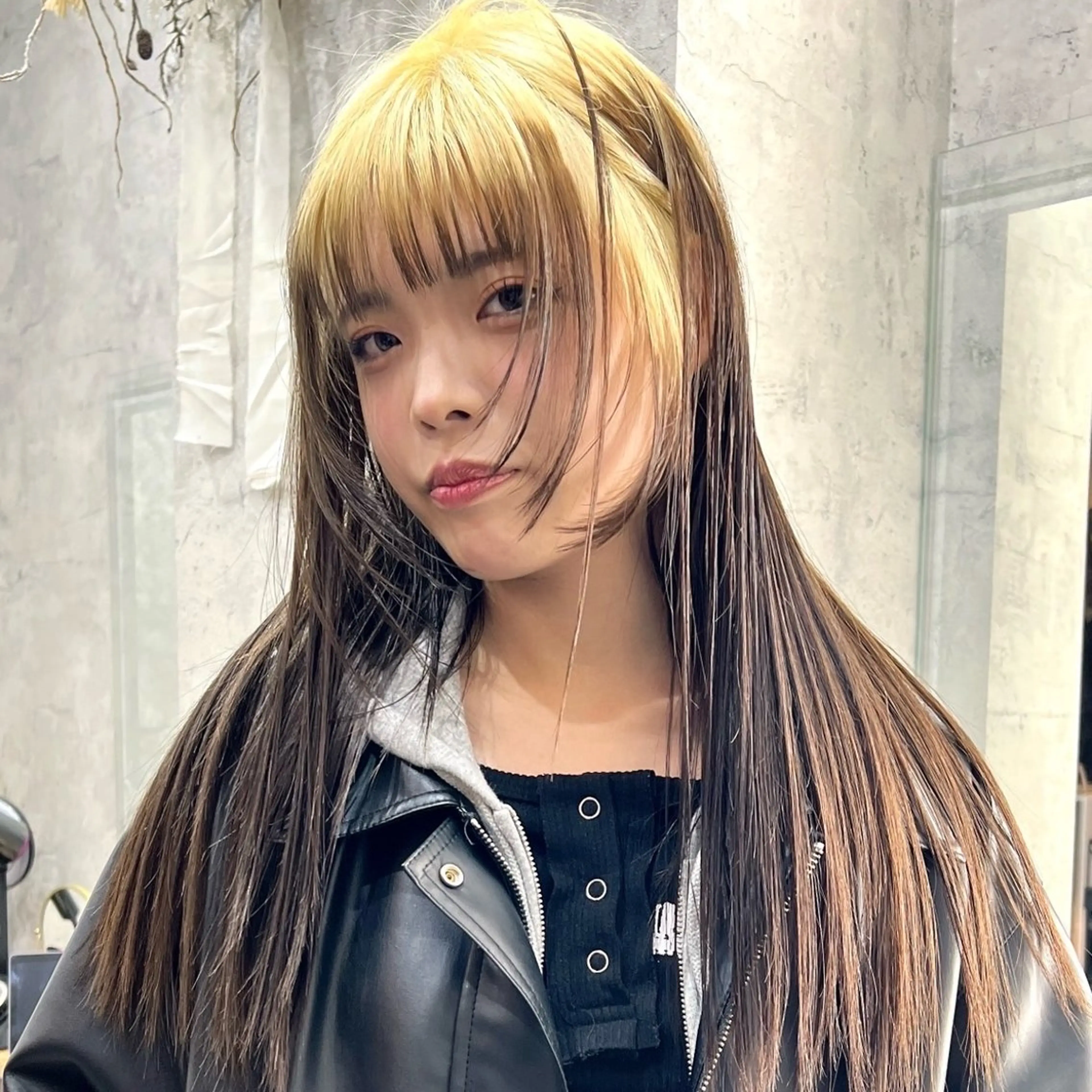 ロング カラー ブリーチ ハイトーンカラー 韓国風ヘア レイヤーカット Lay/カラーリスト Myuukaのヘアスタイル