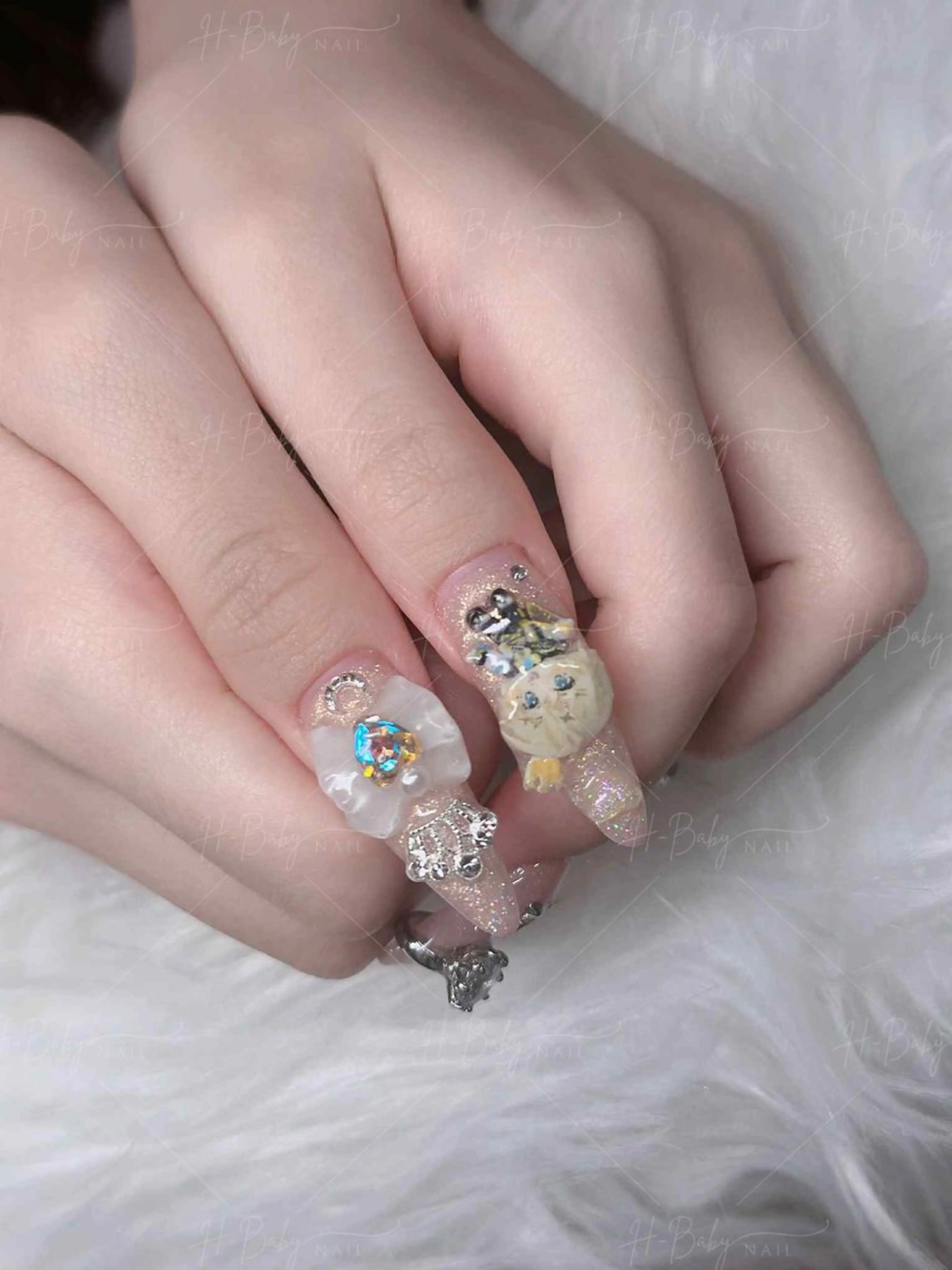 ネイル フレンチネイル ジェルネイル ハロウィン キラキラネイル 韓国ネイル H.babynailsalon所属・H.baby Nail Salonのネイルデザイン