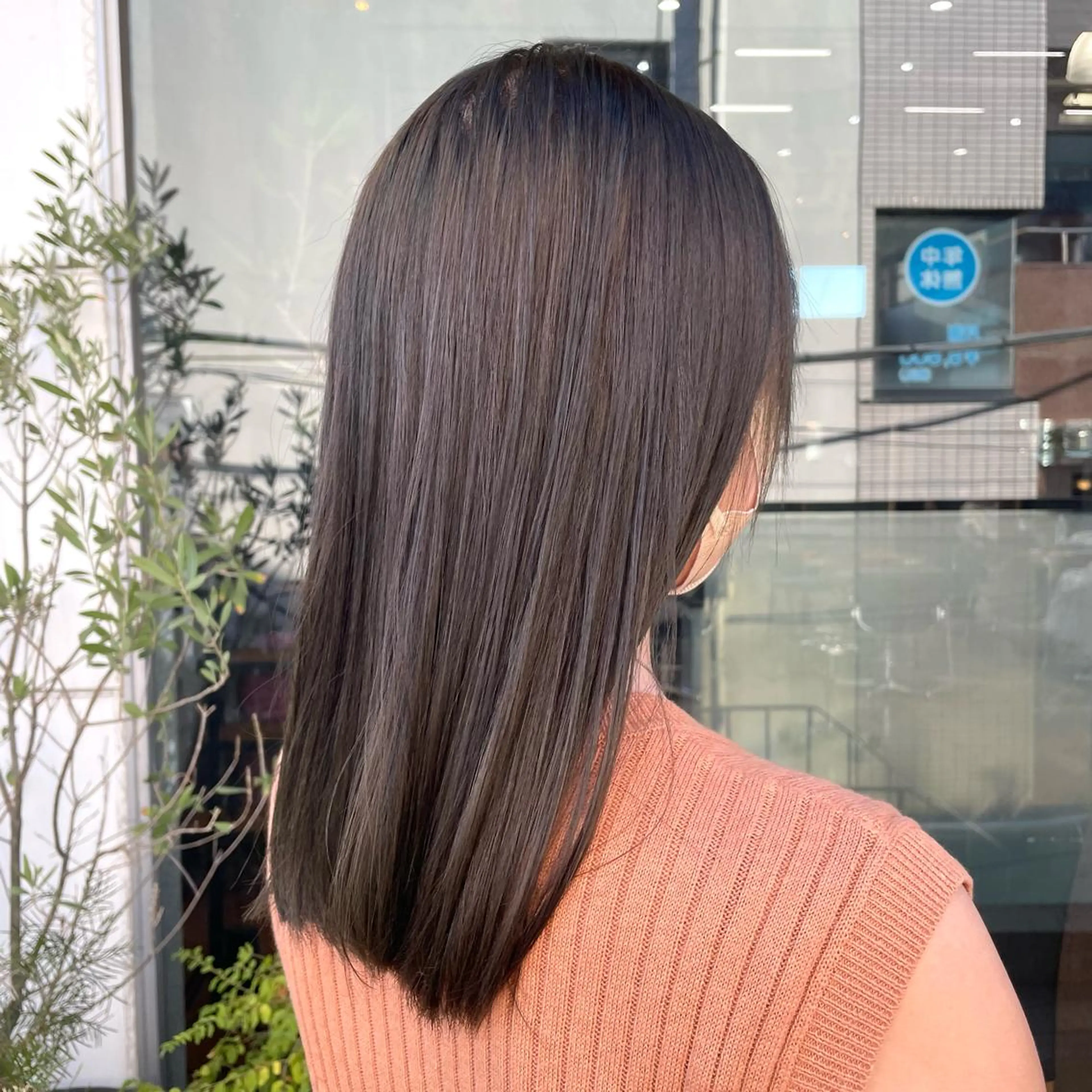 ミディアム 顔まわりレイヤー🎀 くぼやま　みおのヘアスタイル