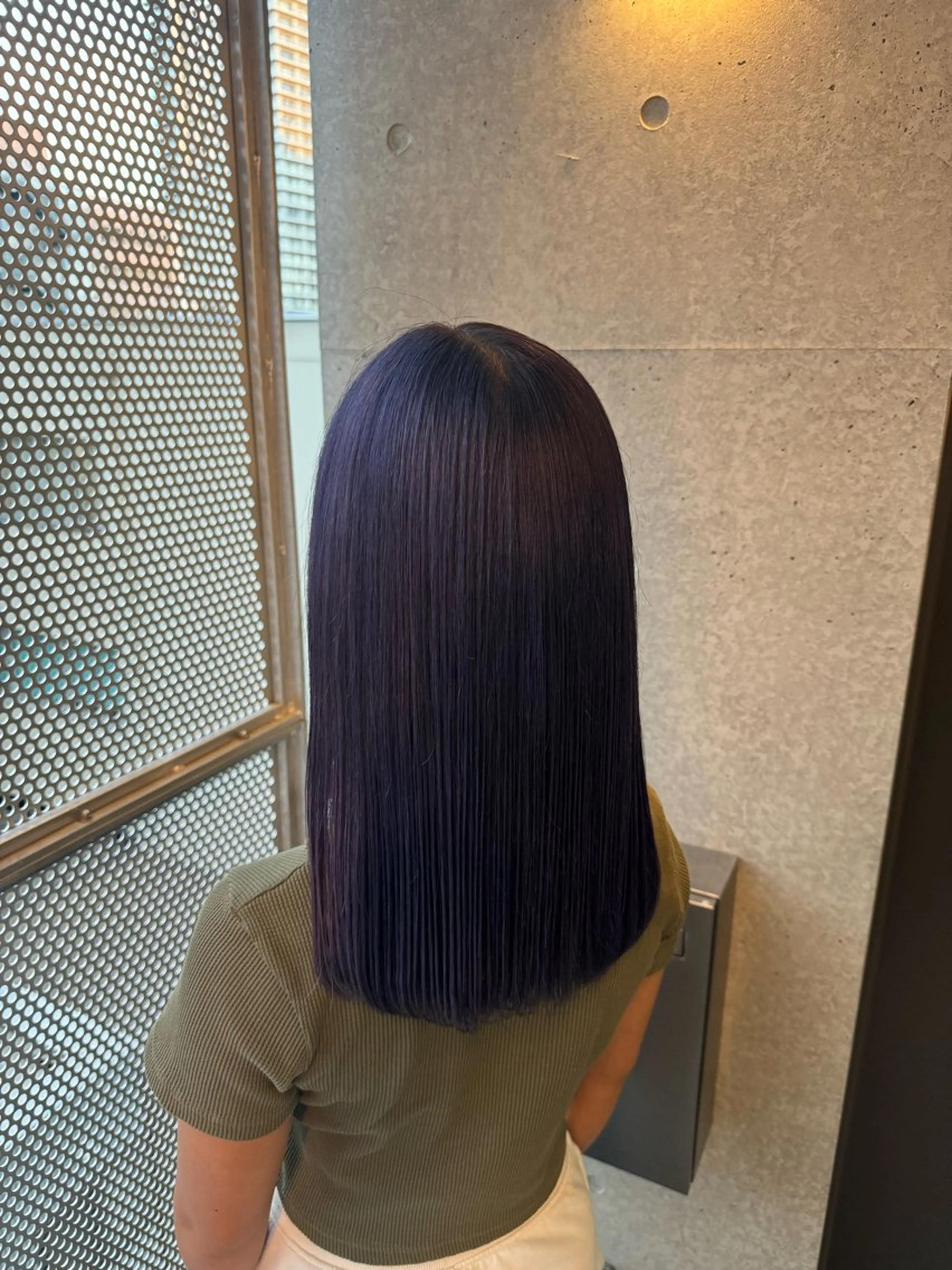 セミロング カラー 髙橋 李里亜のヘアスタイル