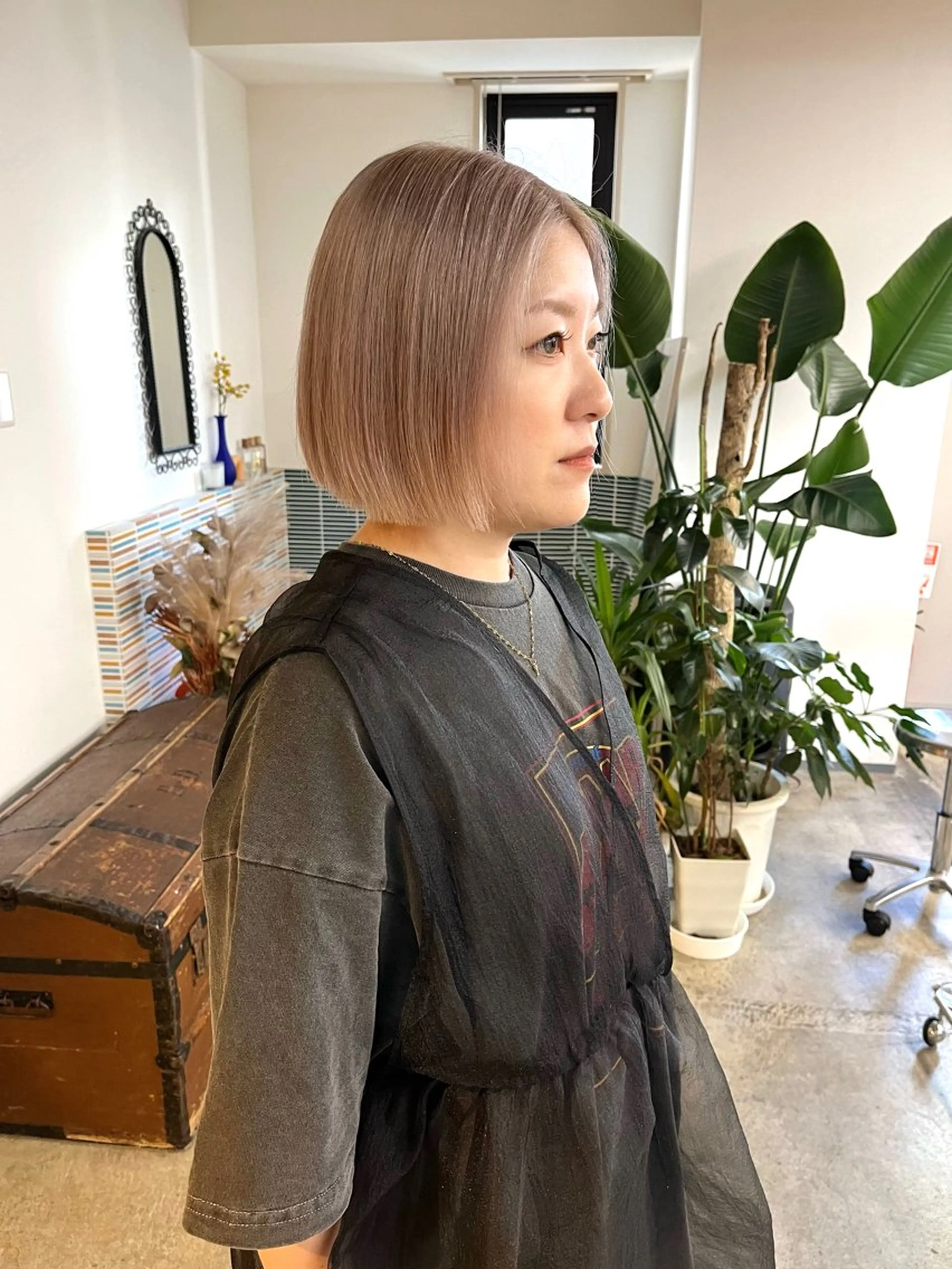 ミディアム カラー ベージュカラー ブリーチ ホワイトベージュ カット ヘアカラー トリートメント 🩷ハイトーン透明感 レイヤー🩷ユリカのヘアスタイル
