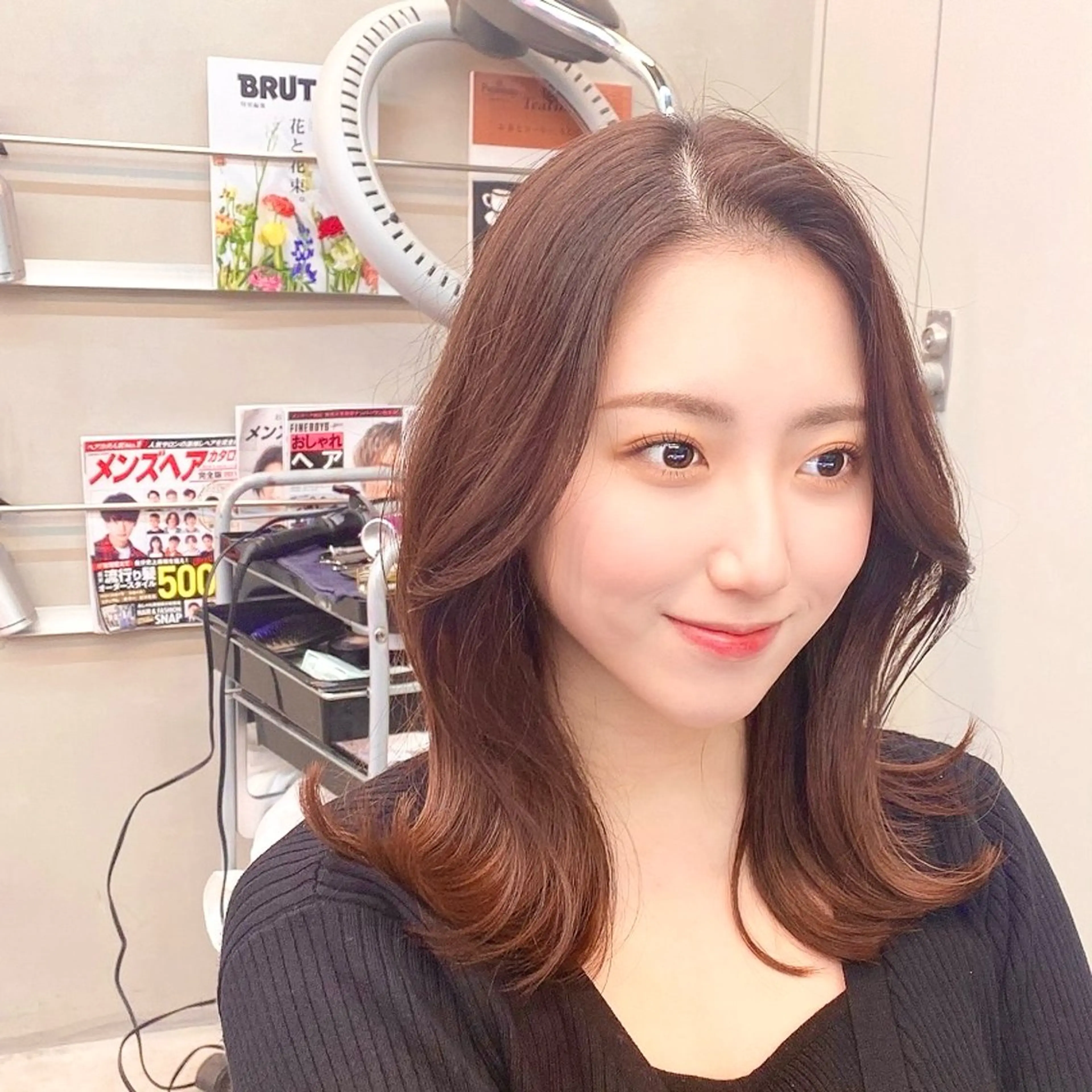 ミディアム カラー くびれヘア カット ヘアカラー トリートメント ✨髪質改善職人✨ デザインカラー/若林のヘアスタイル