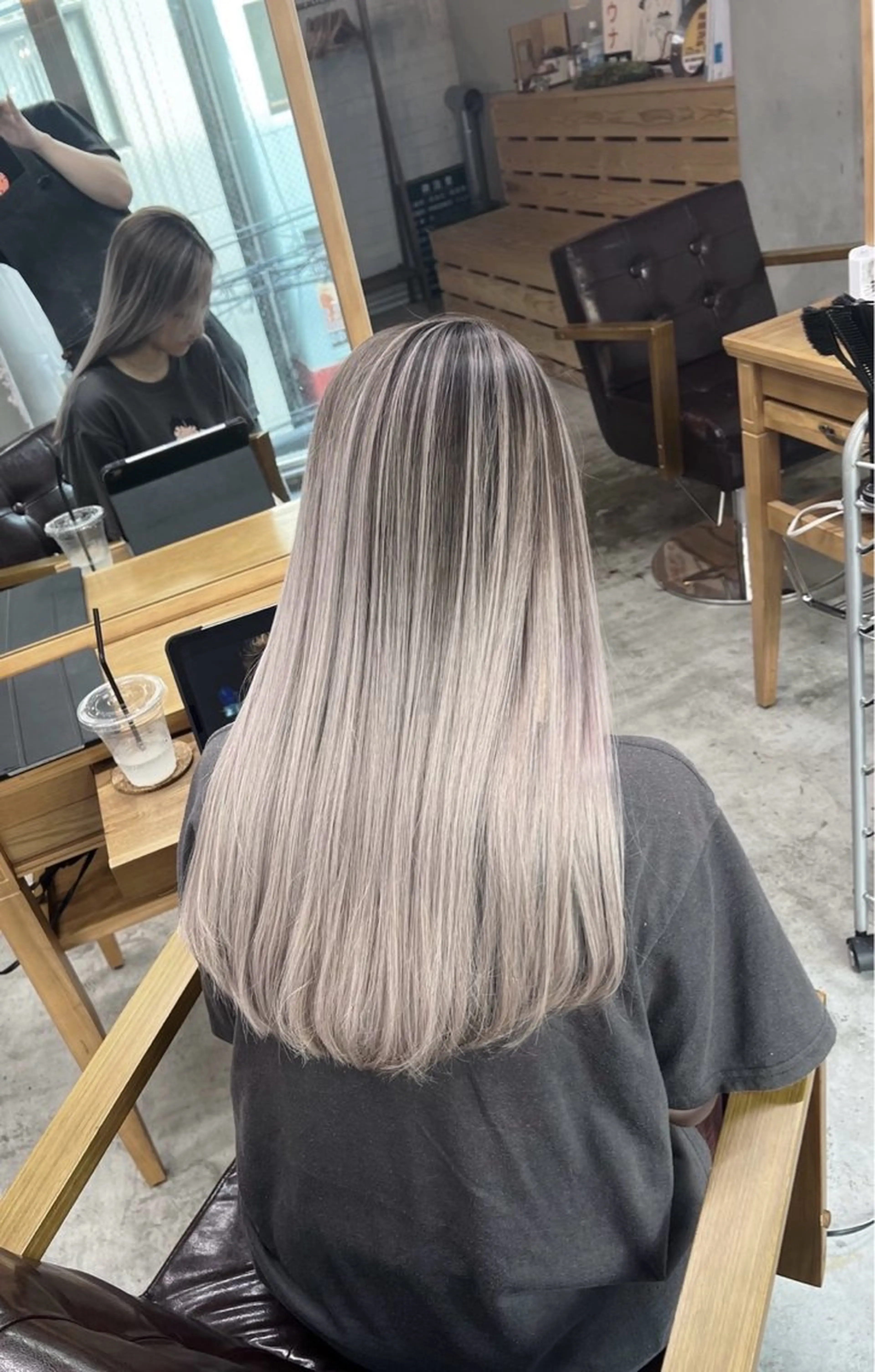 ロング カラー バレイヤージュ シルバー ホワイトシルバー レイヤーカット ヘアカラー トリートメント ROBIN所属・指名数No.1 /NAOYAのヘアスタイル