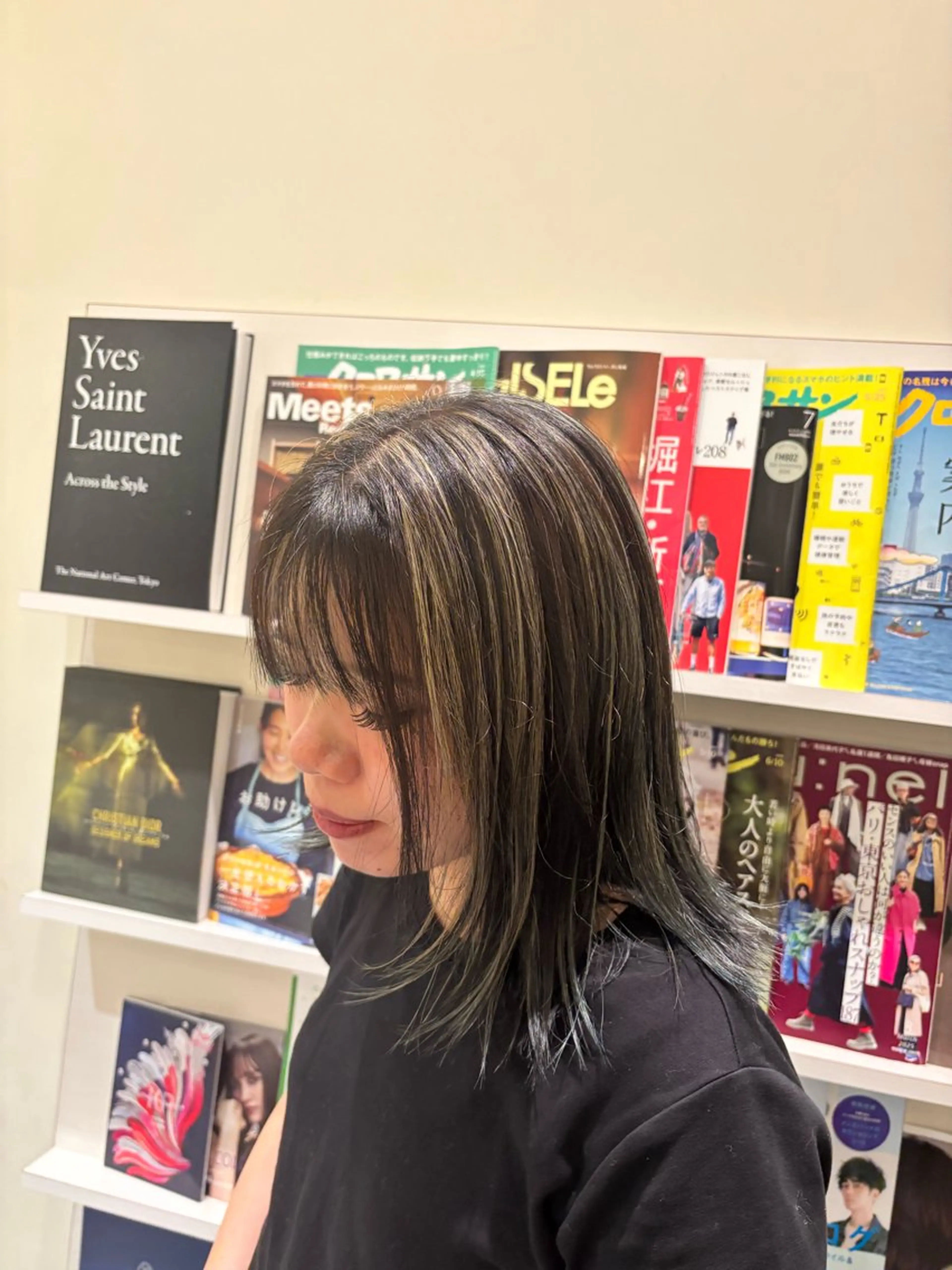 セミロング ボブ ハイライト 外ハネヘア Hairs Gallery所属・透明感カラー✨南 津麦のヘアスタイル