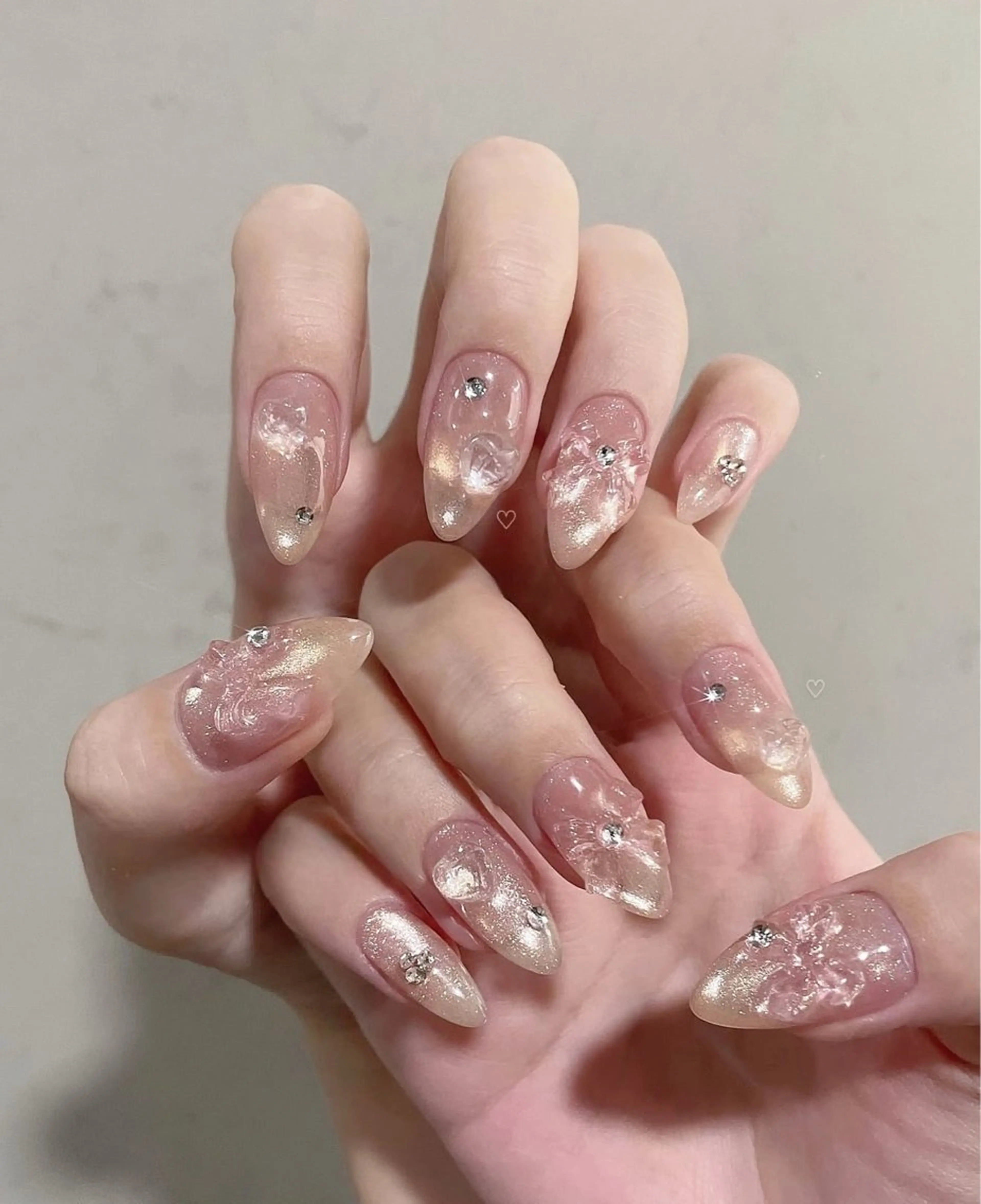 ネイル アニマル柄 オーロラネイル チークネイル フラッシュネイル ジェルネイル ハンドネイル Lyn TA Nailのネイルデザイン