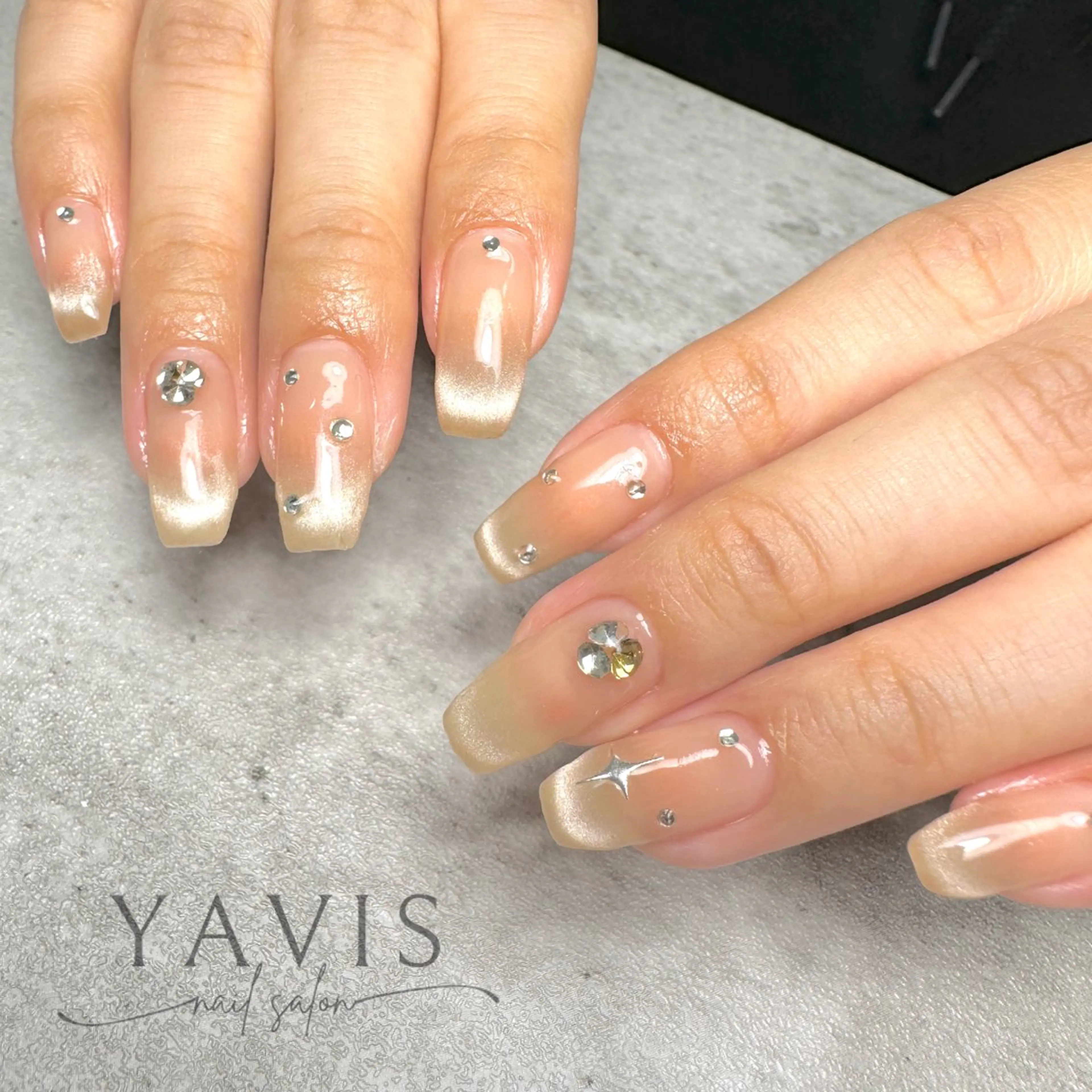 ネイル フレンチネイル マグネットネイル マグネットフレンチ ハンドネイル YAVIS_ nailのネイルデザイン