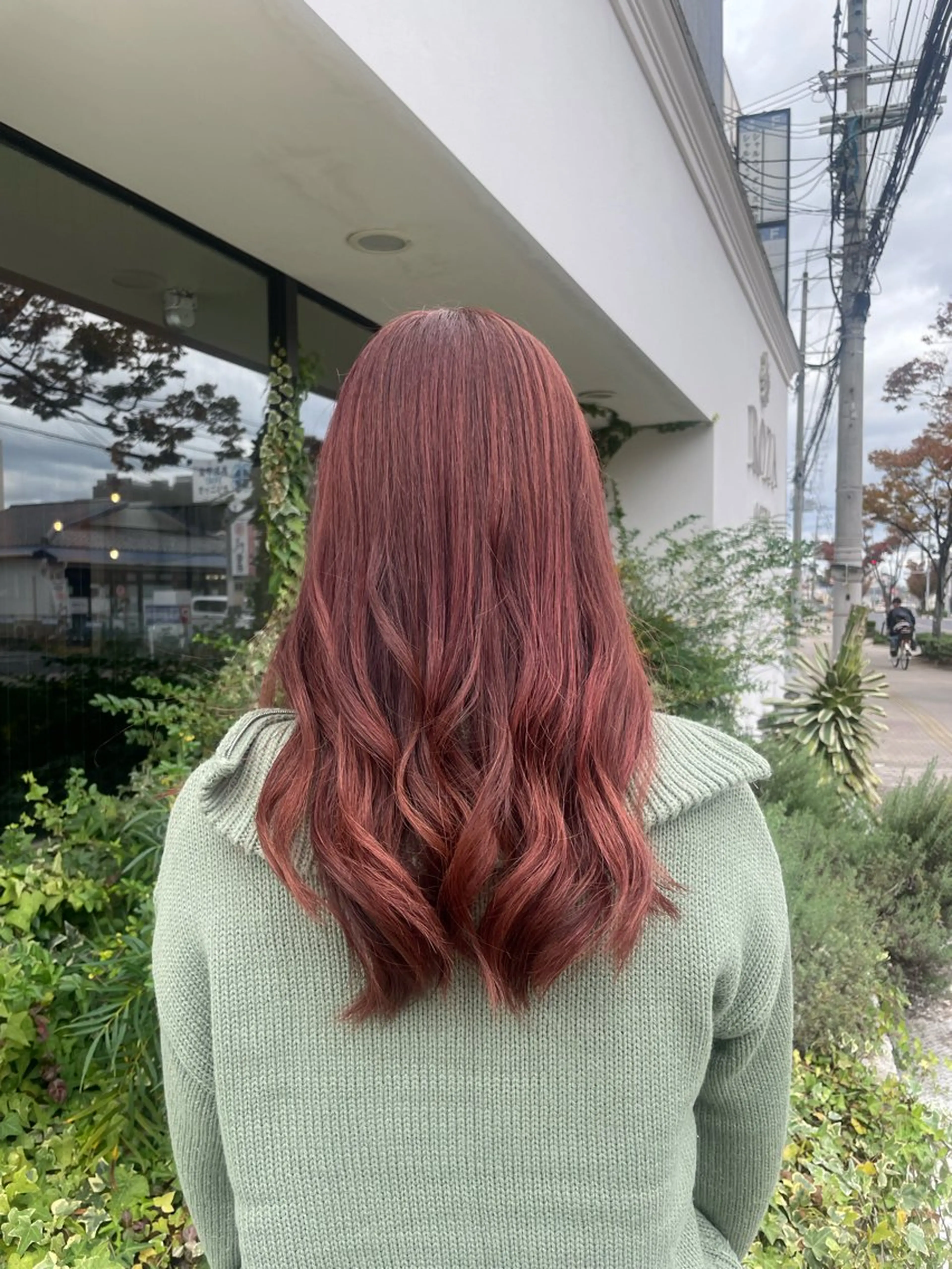 ロング ROZA germe所属・SHIO / ハイトーンカラーのヘアスタイル