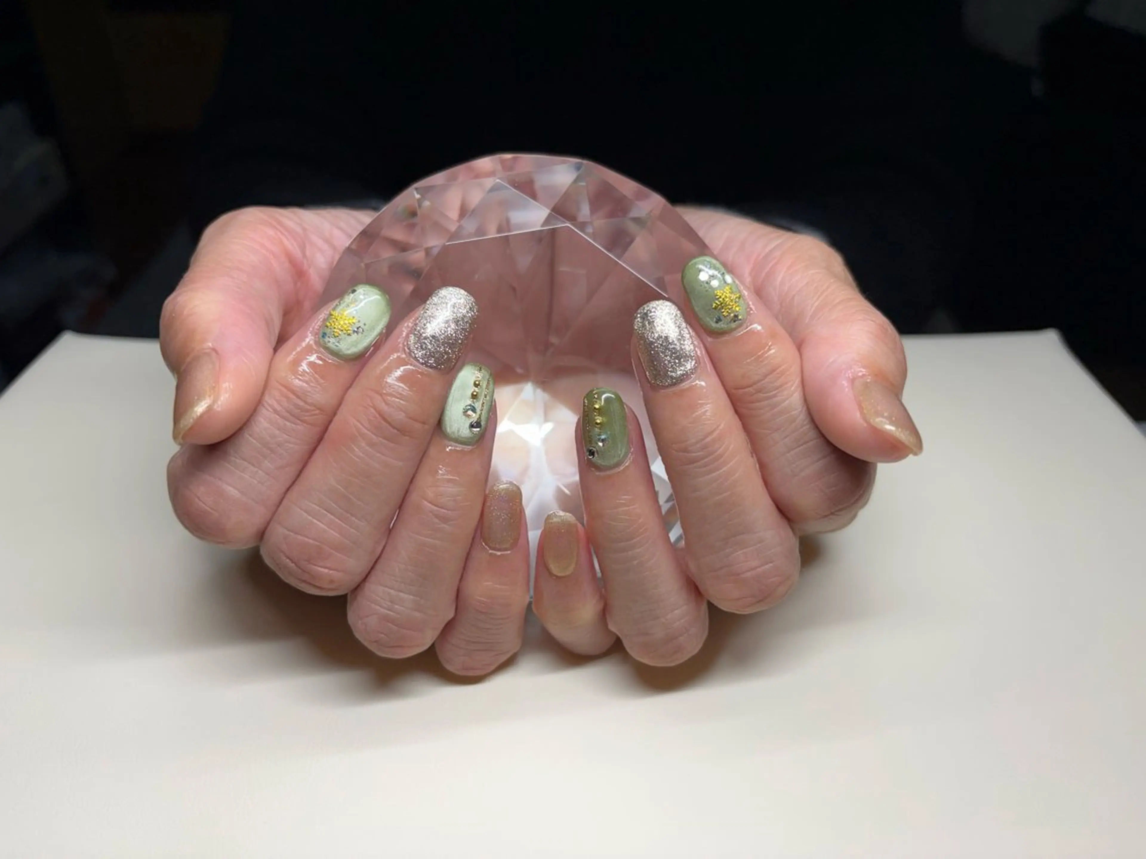 ネイル 冬ネイル クリスマス Rainbow Moonのネイルデザイン