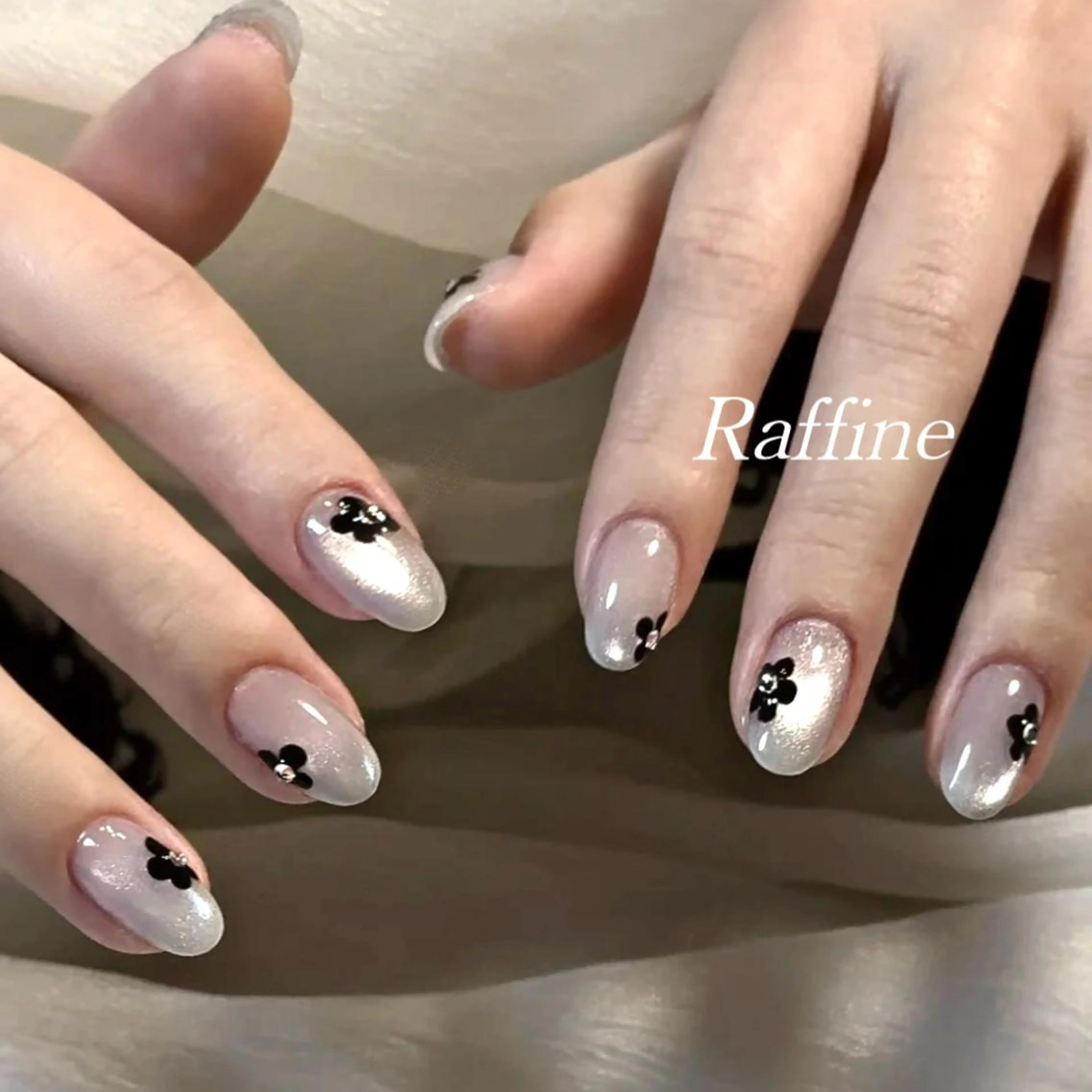 ネイル RAFFINE 月🦋🩵のネイルデザイン