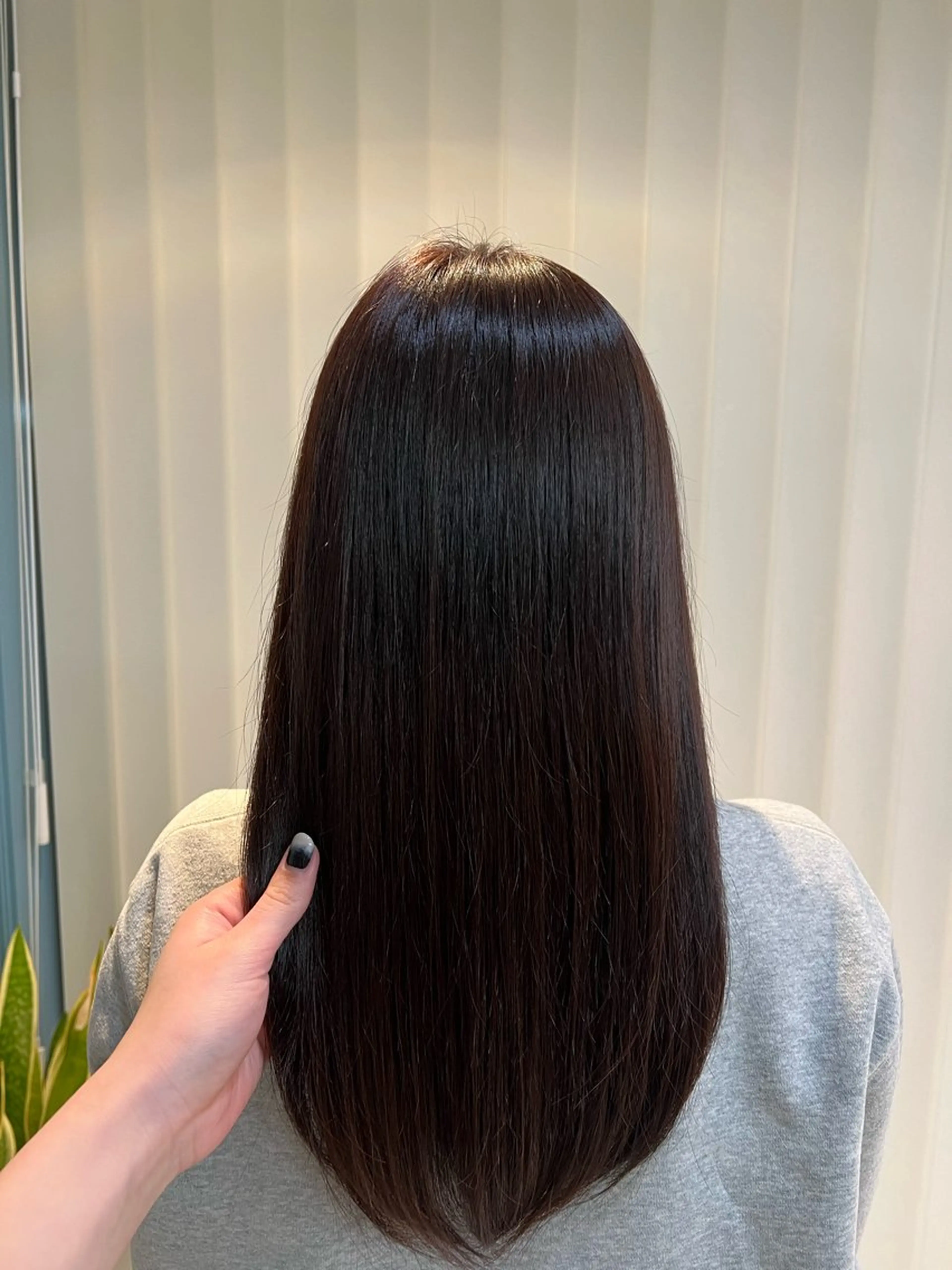 セミロング カラー 伊藤 杏奈のヘアスタイル