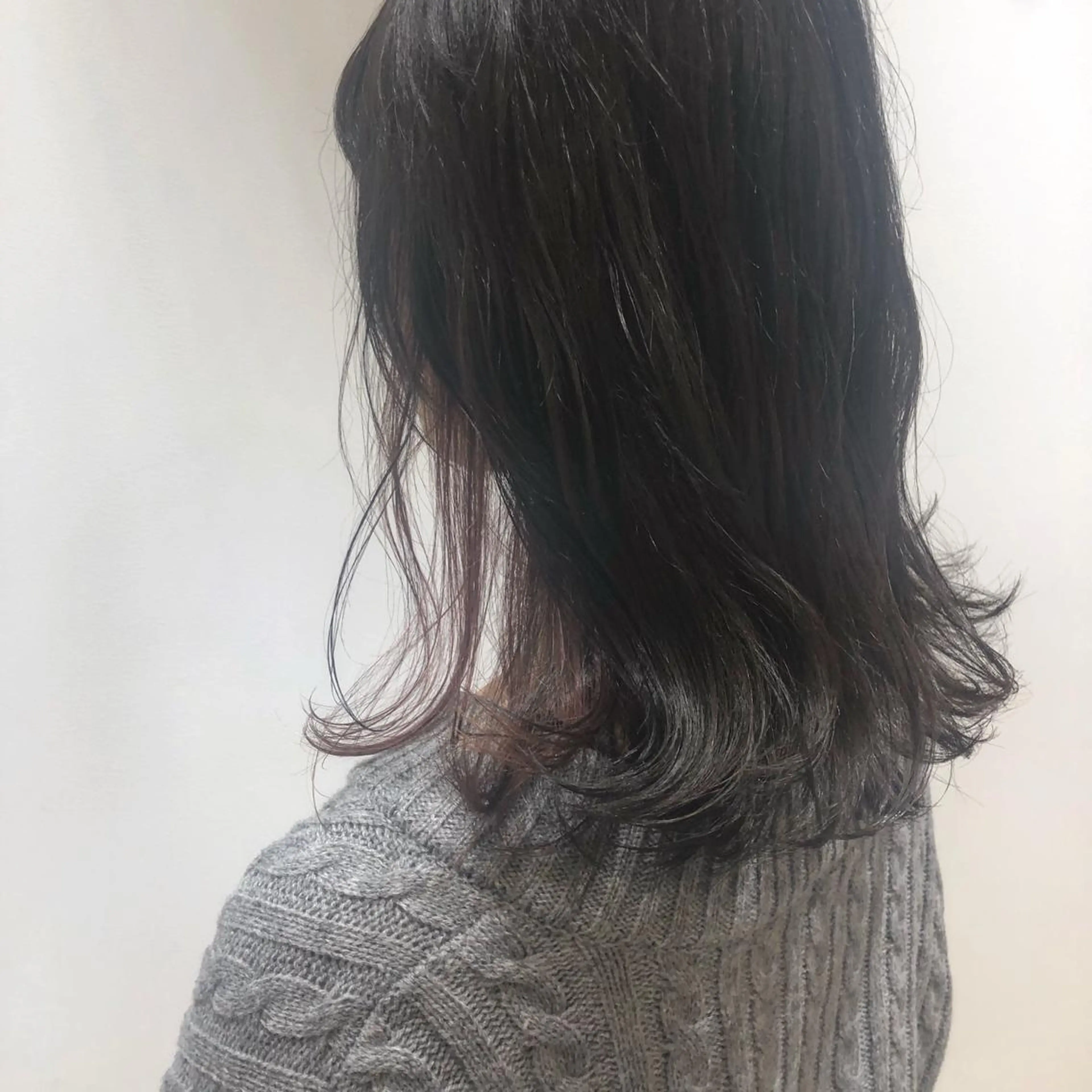 セミロング カラー インナーカラー ピンクカラー カット ヘアカラー 縮毛矯正 トリートメント 江原 彩華のヘアスタイル