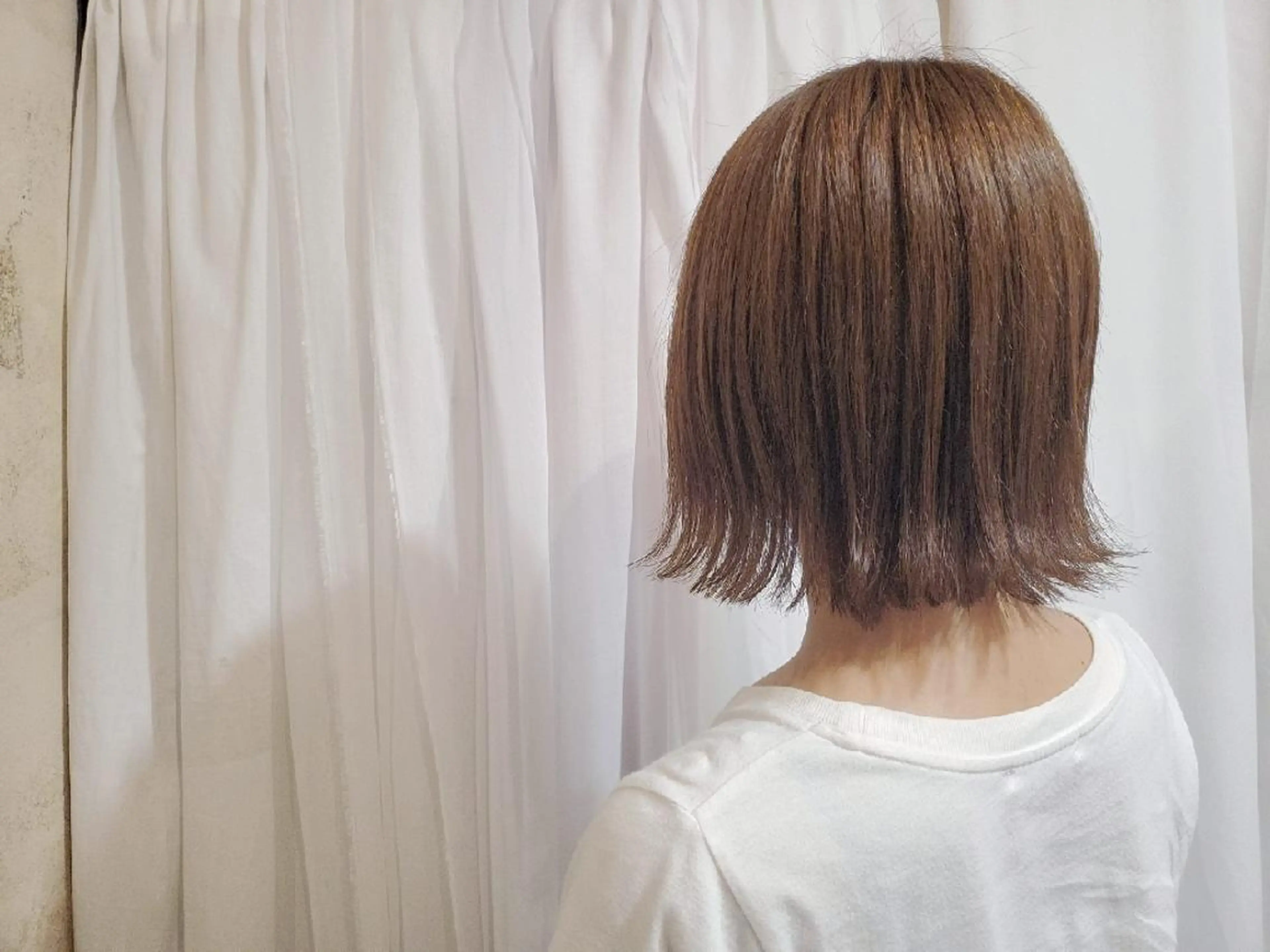 ショート カラー ベージュカラー ブリーチ 透明感カラー ハイトーンカラー ミルクティーベージュ パ ルのヘアスタイル