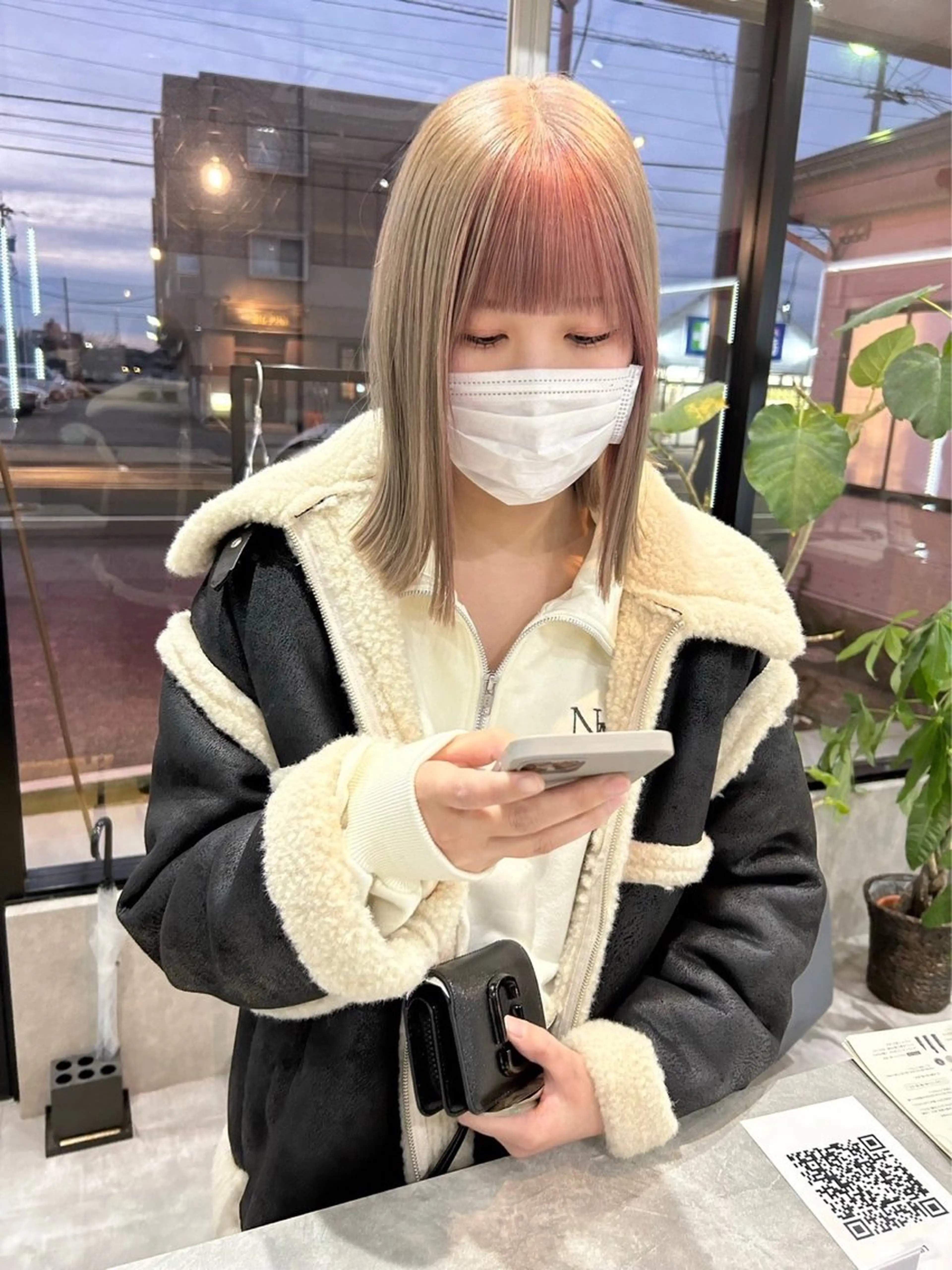 ミディアム カラー アッシュ ミストバング ベージュカラー ブリーチ デザインカラー 長谷川 湧のヘアスタイル