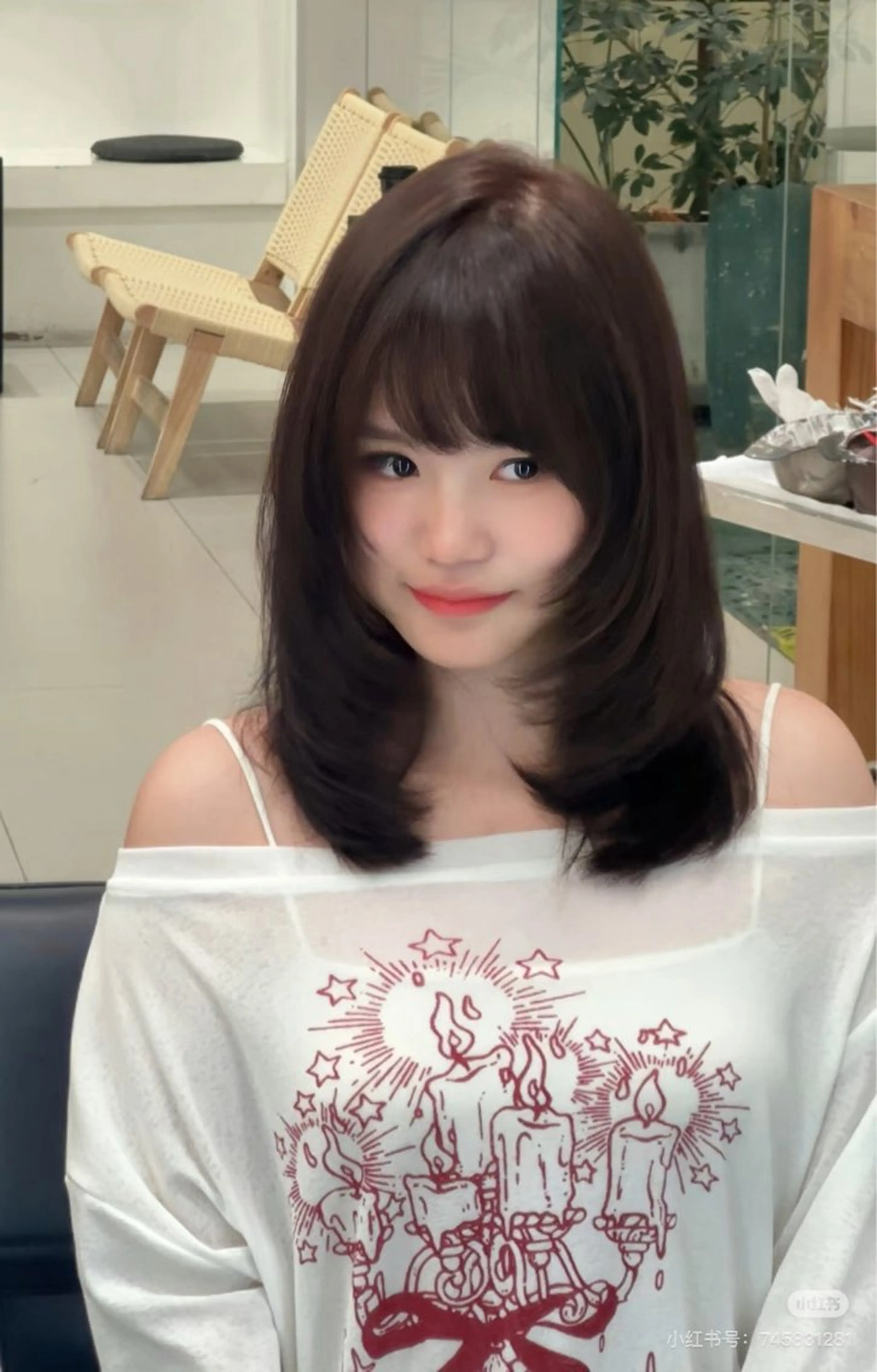 セミロング レイヤーカット GLanz 朱蒙のヘアスタイル