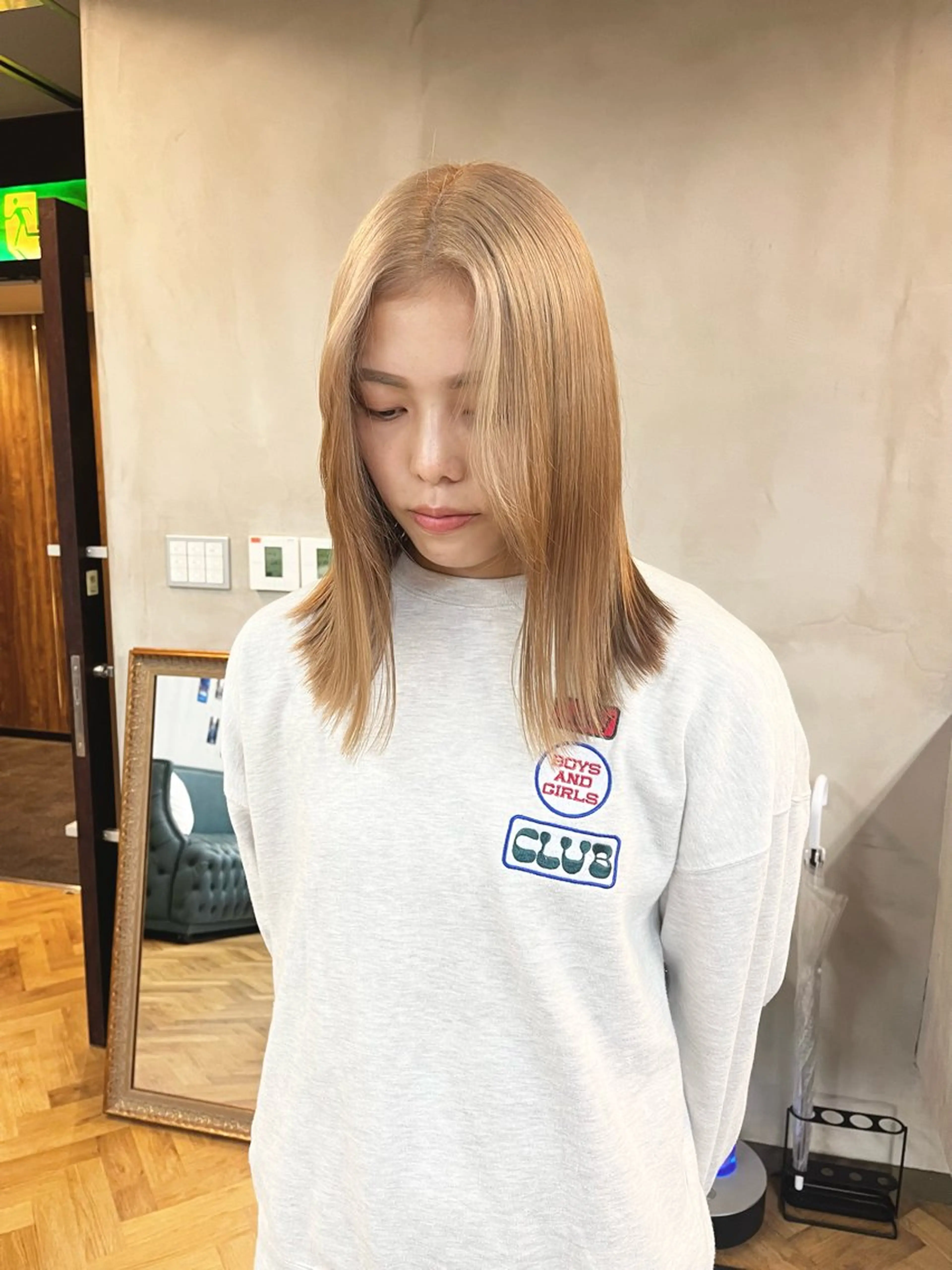 ミディアム カラー ヘアアレンジ ブリーチ ハイトーンカラー ena/ブリーチなし 暖色・ベージュ🎀のヘアスタイル