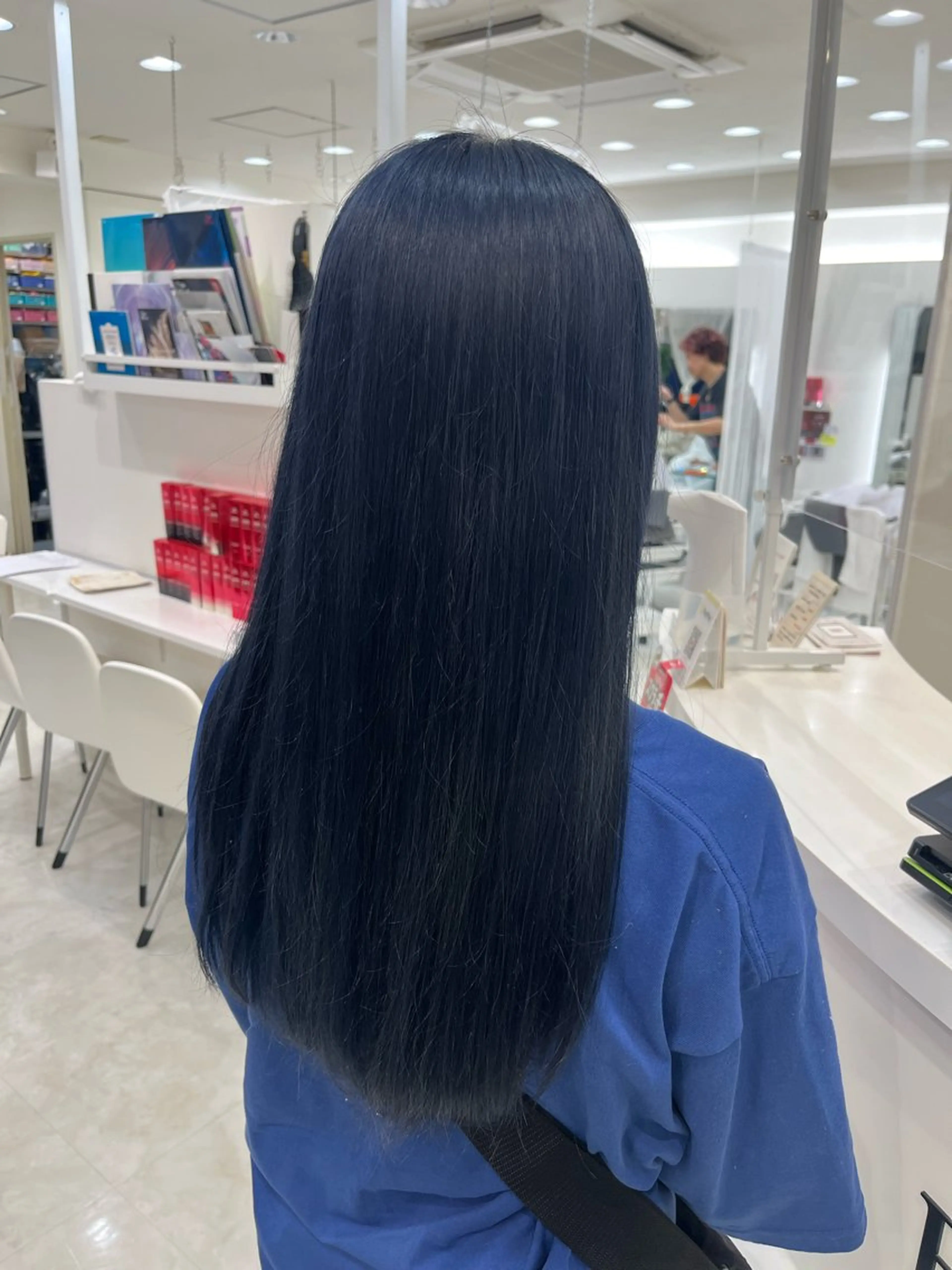 ロング カラー ネイビーカラー ヘアカラー トリートメント 山森 大地のヘアスタイル