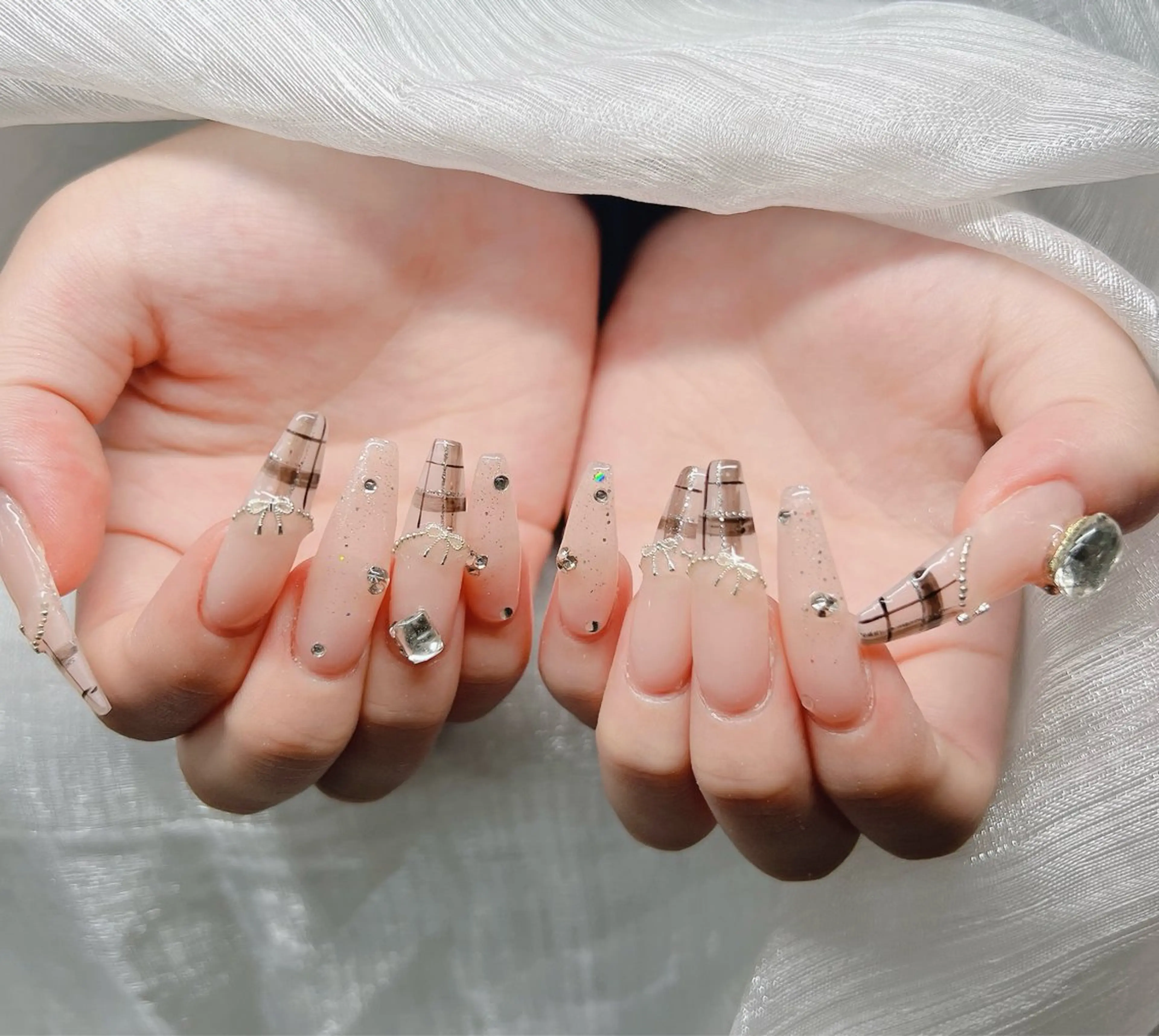ネイル 長さ出し グラデーション 卒業式 キラキラネイル マグネットネイル ハンドネイル Lee Nailsのネイルデザイン