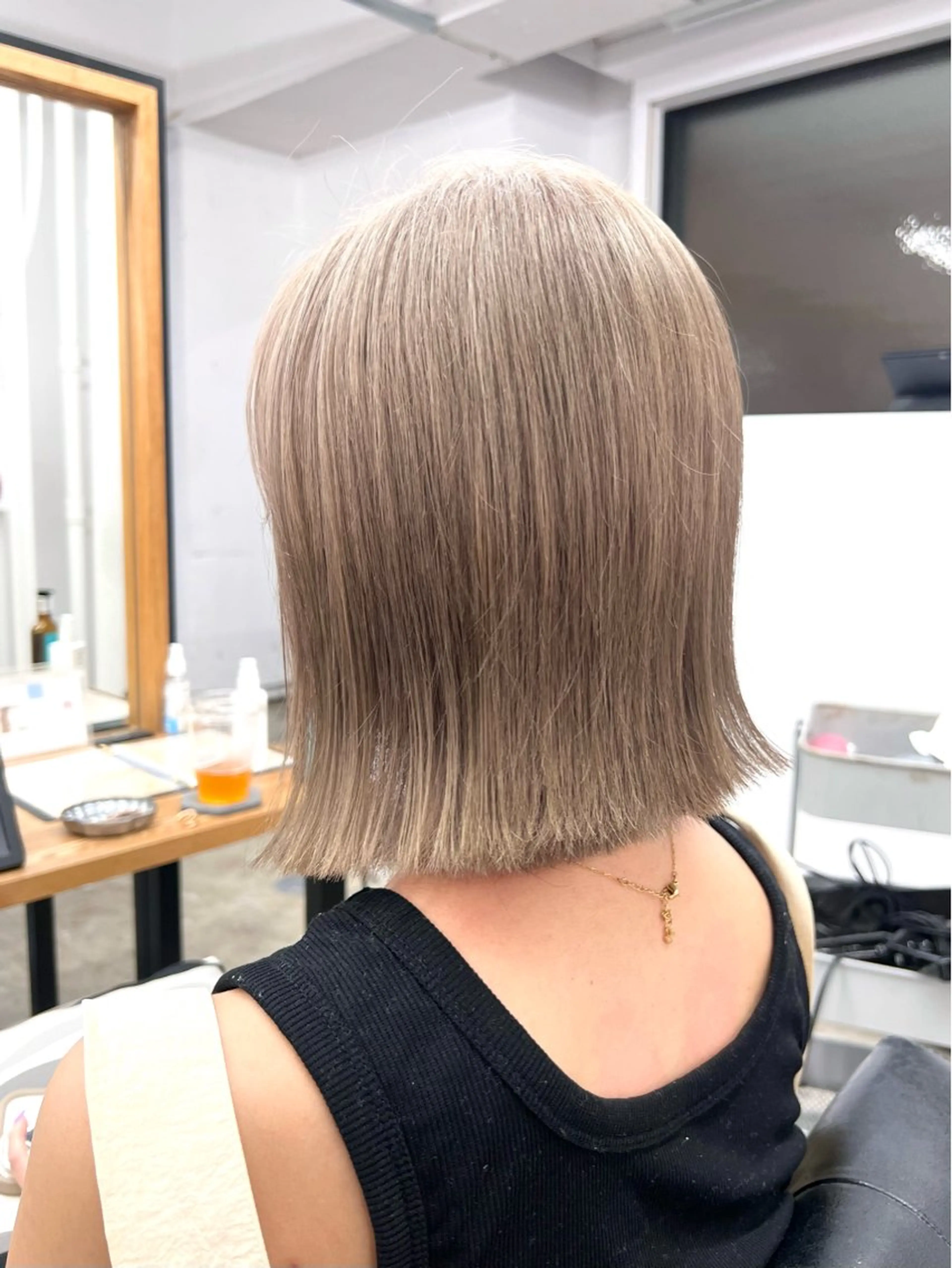 【明るすぎるのは嫌な方】軽めの1ブリーチ＋カラーの写真