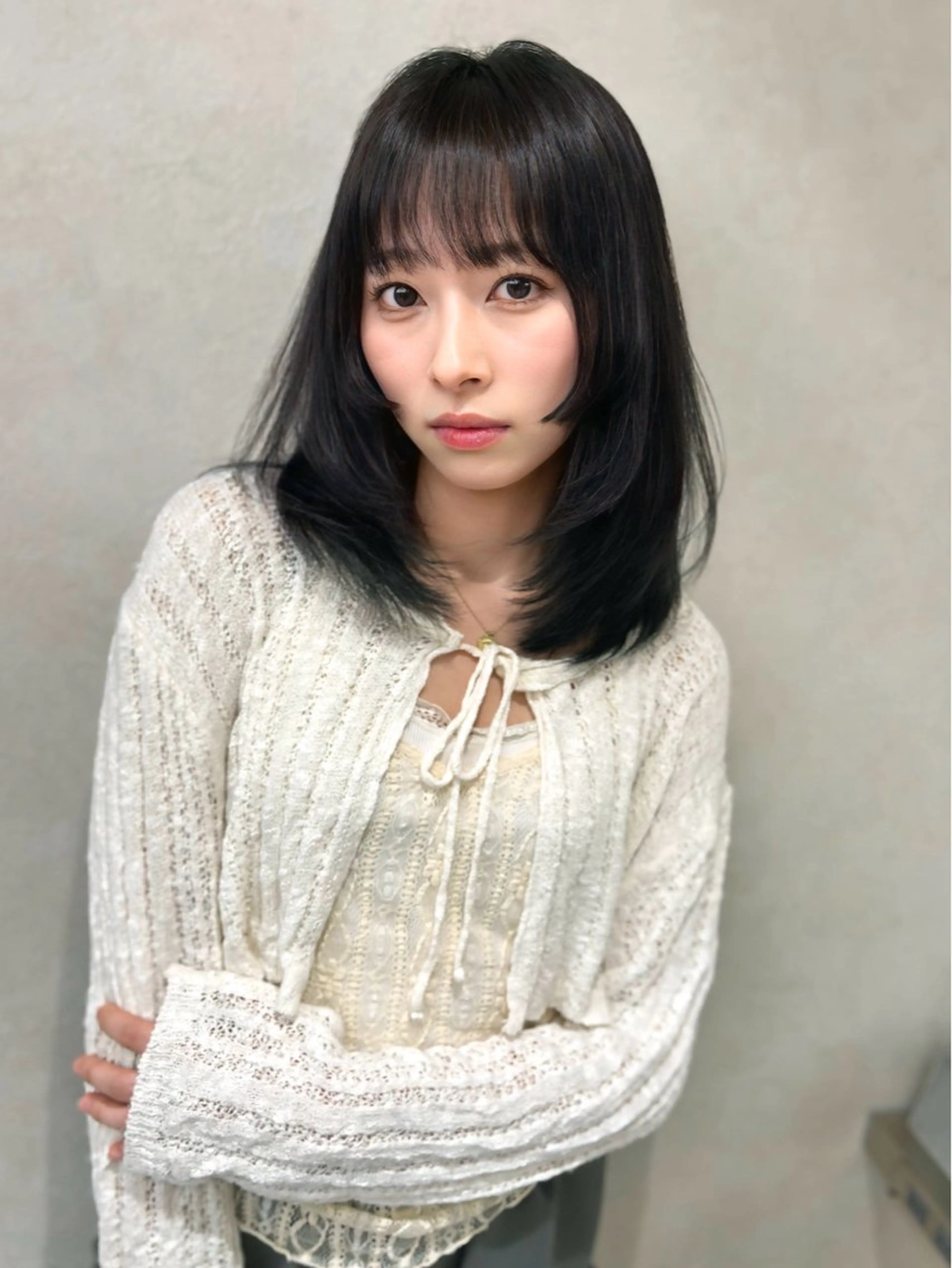 ミディアム カラー ヘアアレンジ カット ヘアカラー トリートメント ふみか🎀 ベージュカラーのヘアスタイル