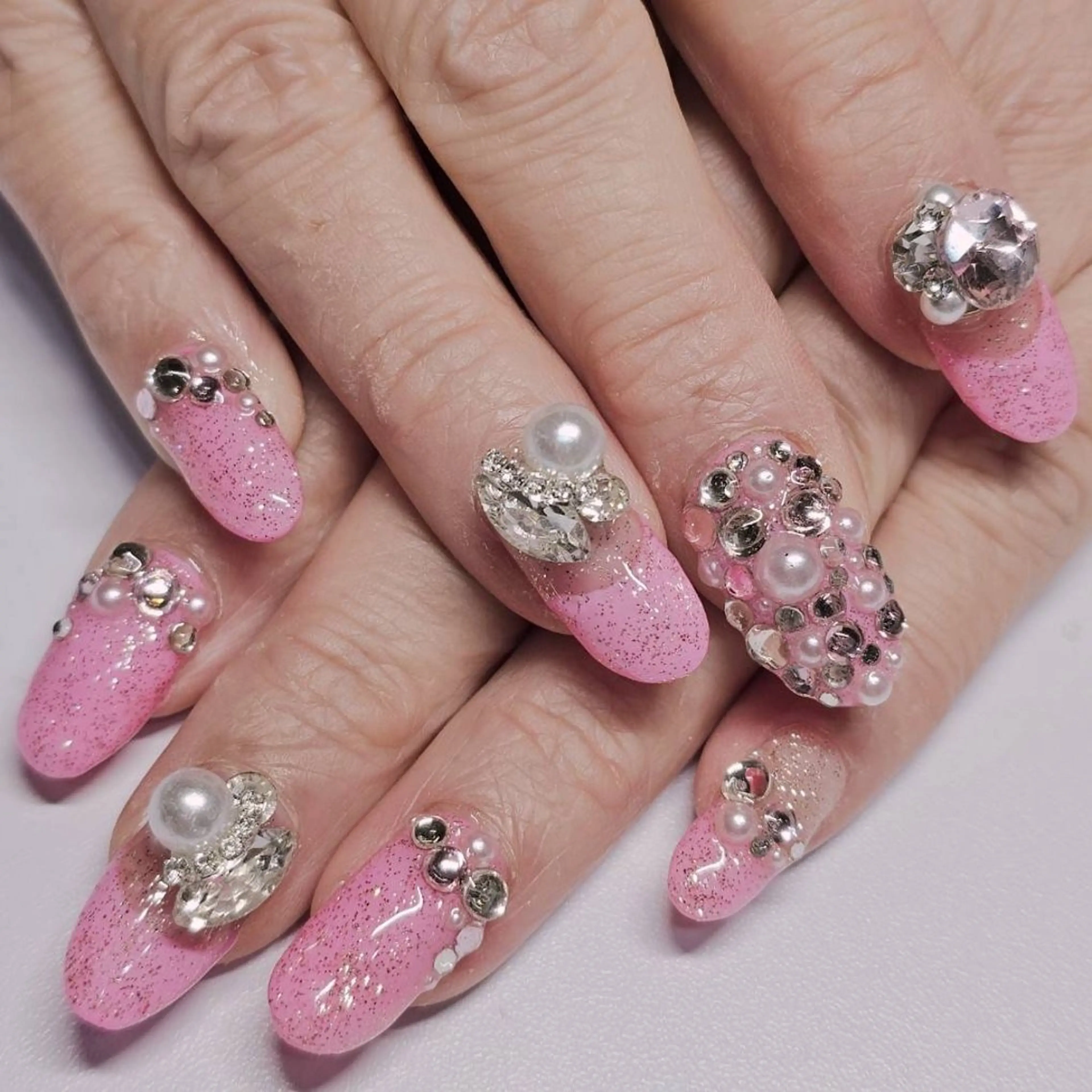 ネイル アートネイル オーロラネイル フレンチネイル ゴールド ラメ(グリッター) ハンドネイル よしだ ひろきのネイルデザイン