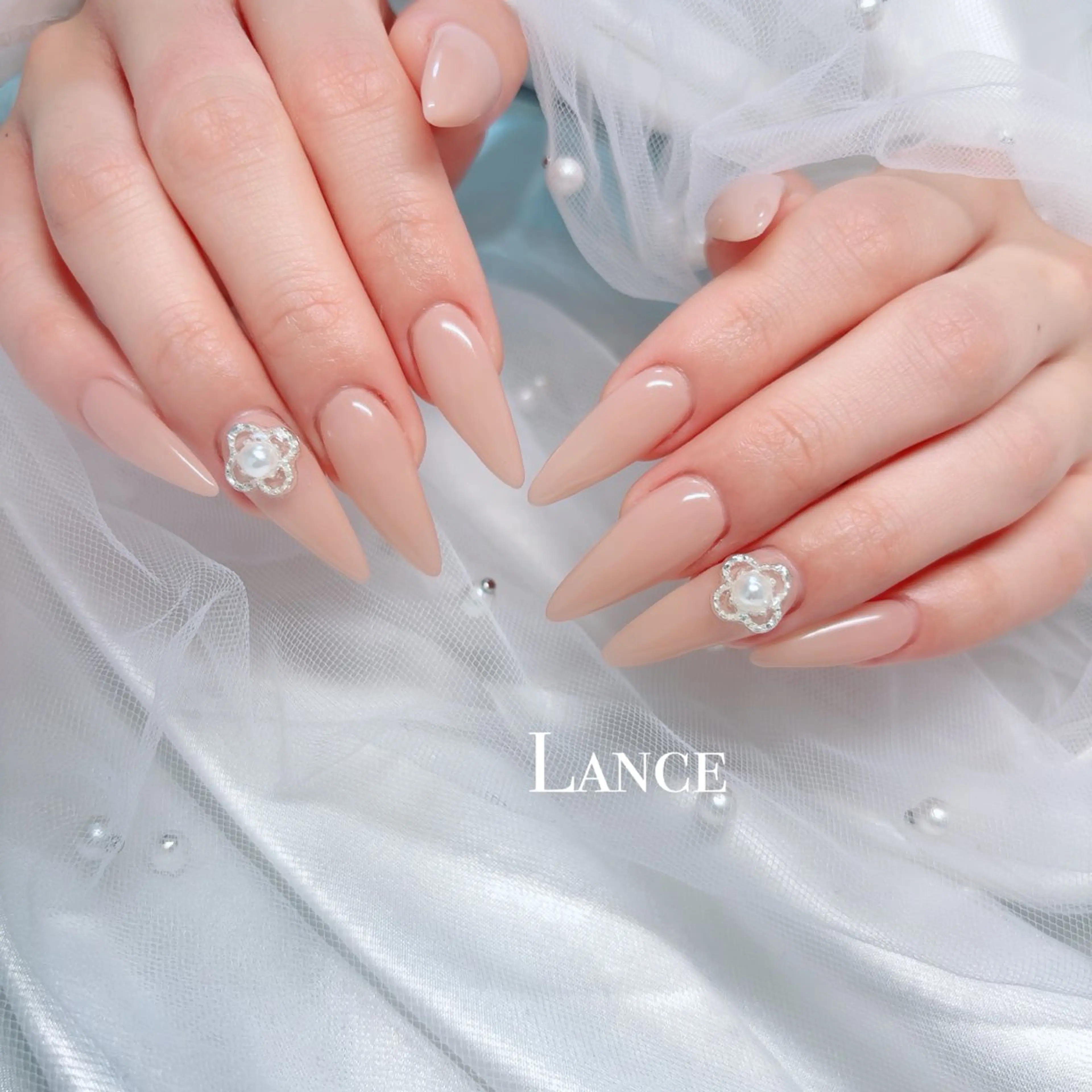 ネイル オーロラネイル キラキラネイル 韓国ネイル 春ネイル ワンホンネイル ハンドネイル Lance nailのネイルデザイン