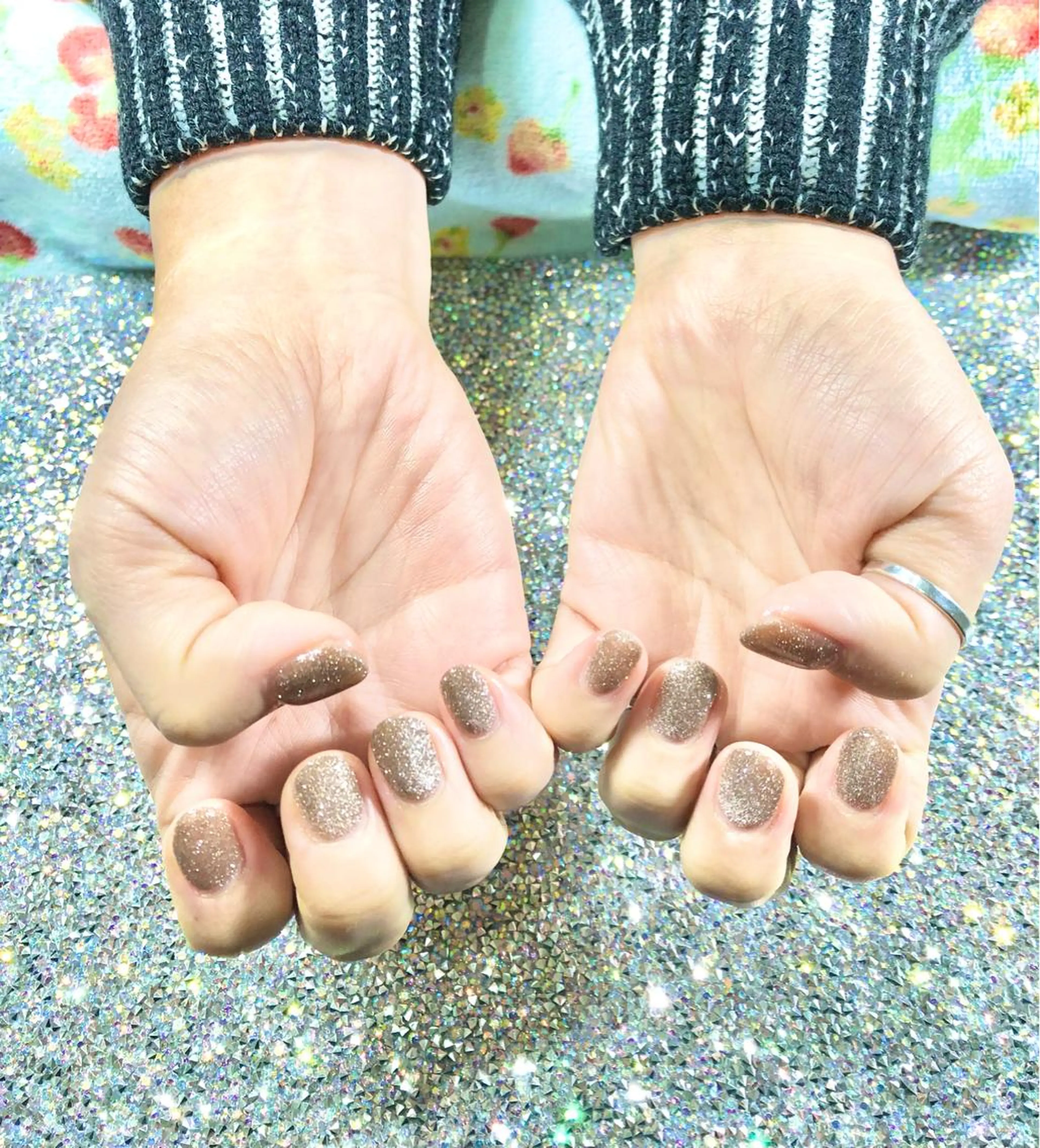 ネイル ゴールド ゴージャス シンプルネイル ハンドネイル Tairacchi タイラッチのエステ・リラクイメージ