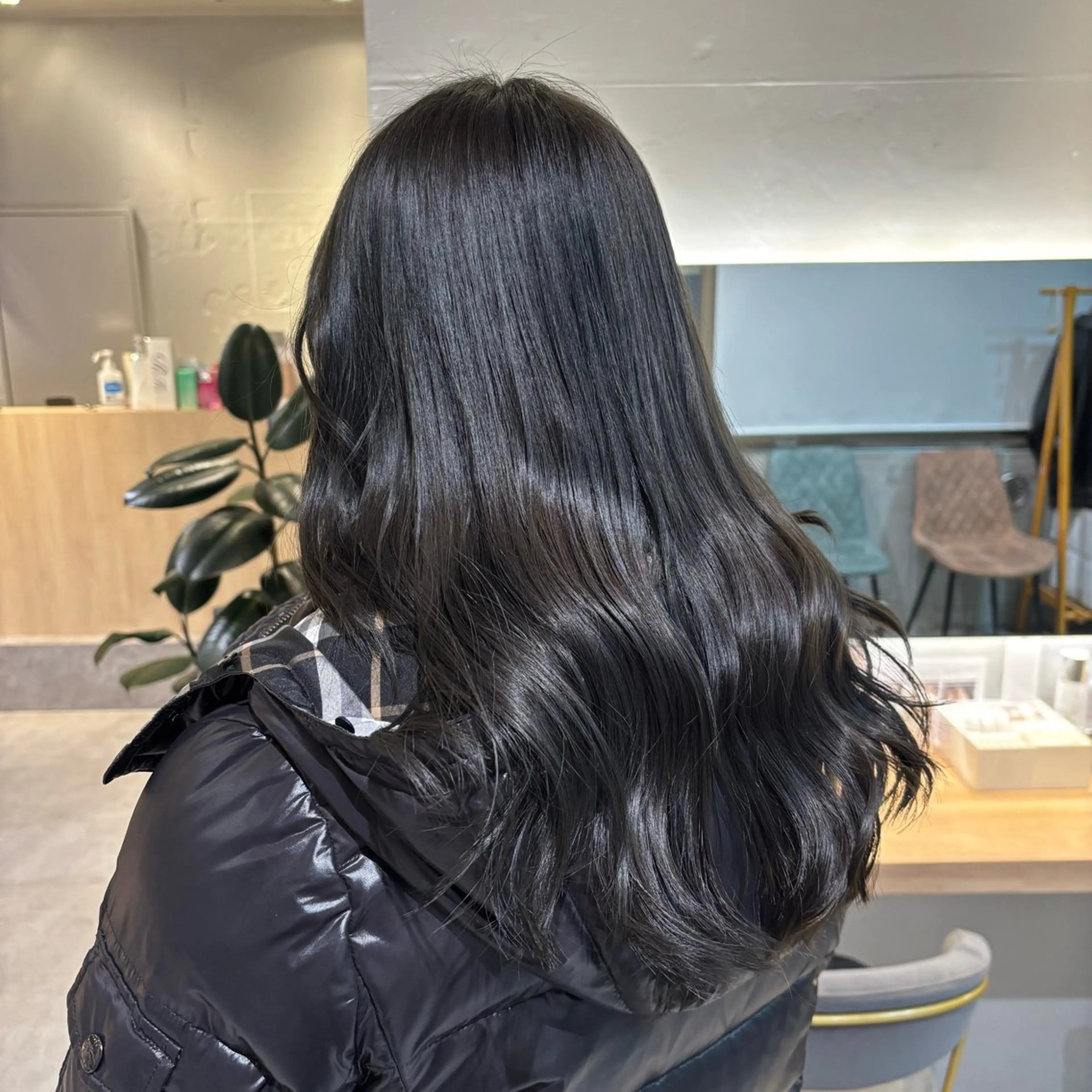 ロング カラー グレージュ オリーブグレージュ オリーブグレー ヘアカラー りあの🎀⟡.·* /暖色カラー🍒のヘアスタイル