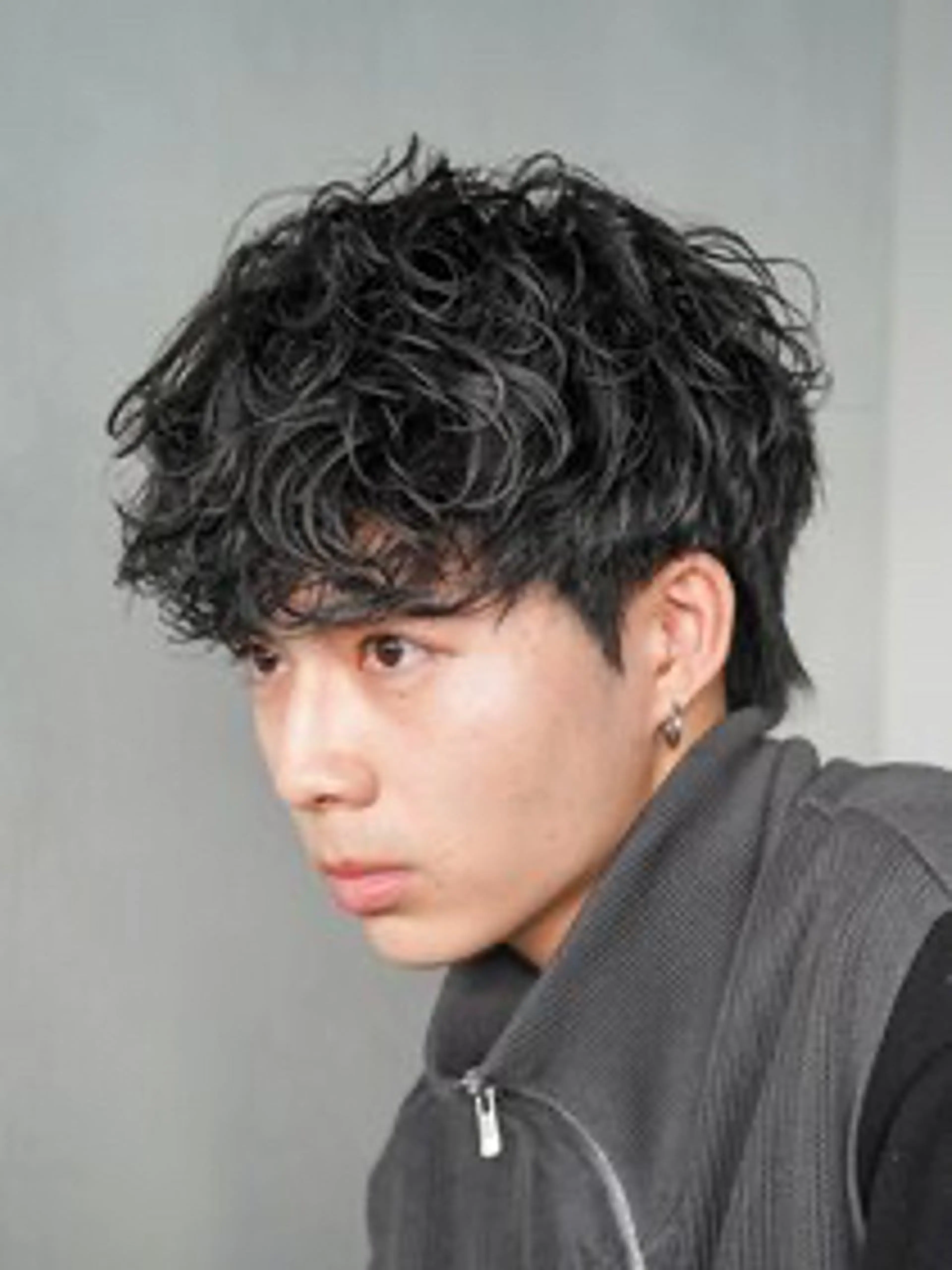ミディアム パーマ メンズ ミディアムパーマ メンズパーマ カット パーマ fifth 渡部竜馬のヘアスタイル