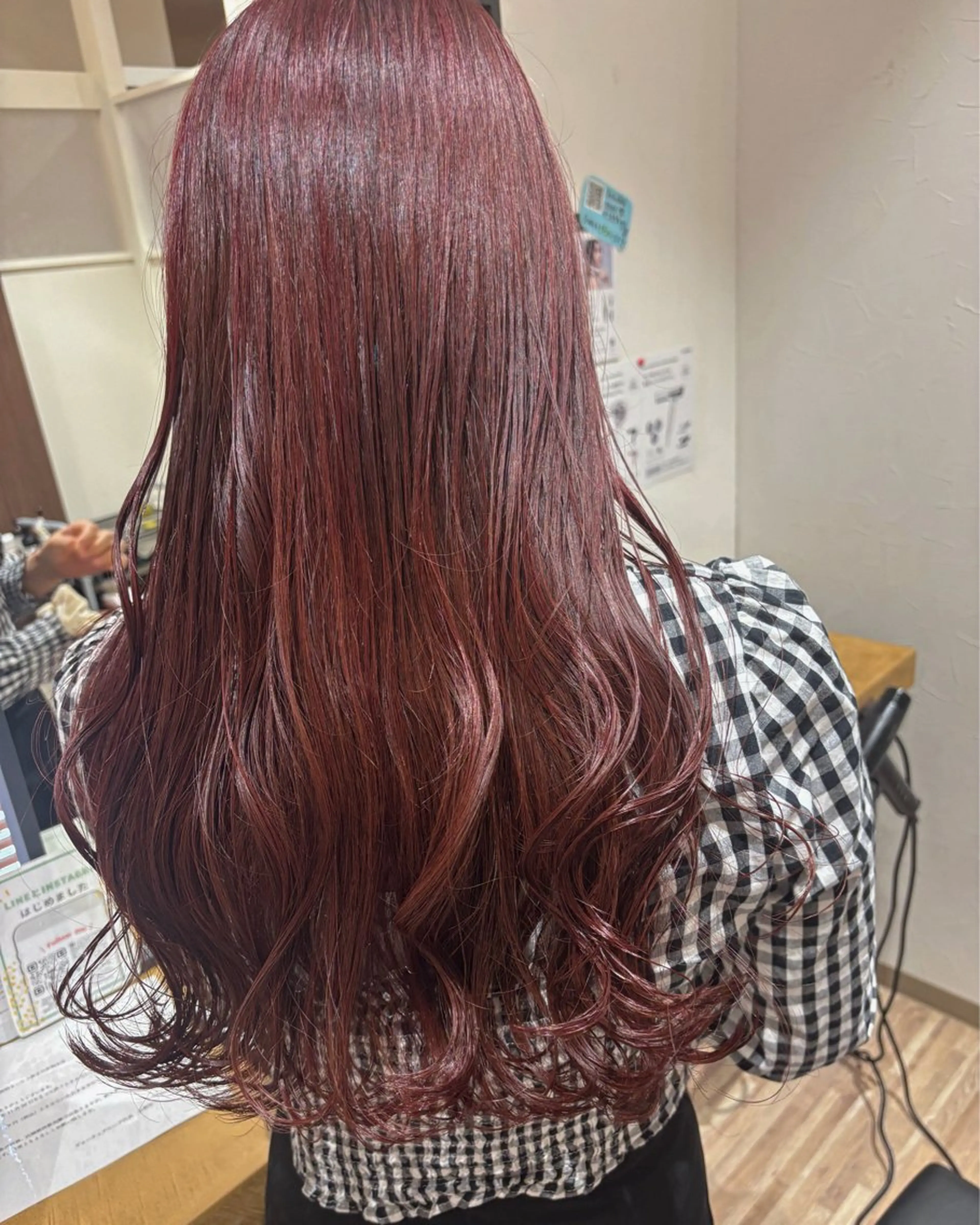ロング カラー ブリーチ ボルドーカラー ブリーチなしカラー 髪質改善 ヘアカラー トリートメント 吉田 千洸のヘアスタイル