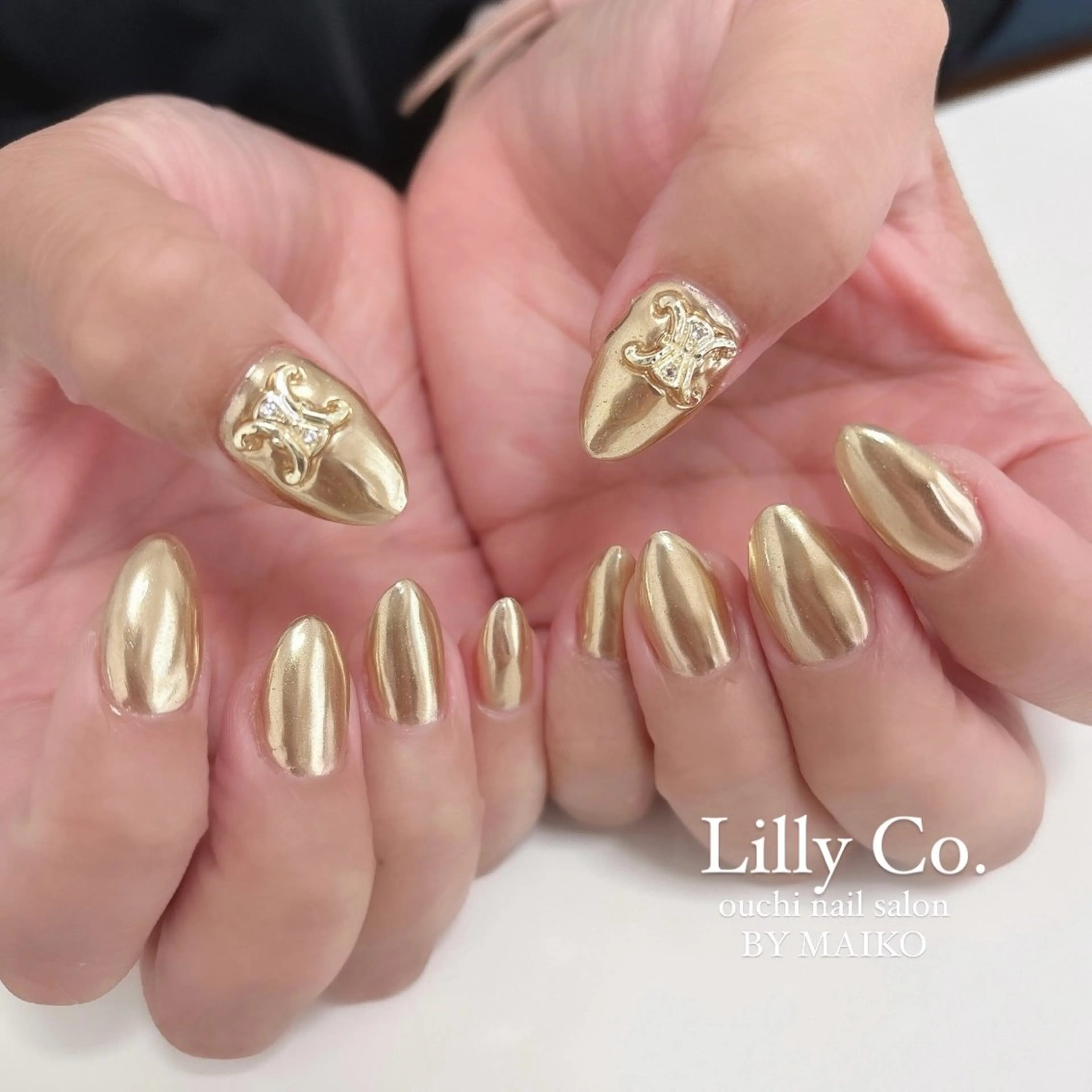 ネイル ゴールド ゴージャス ハンドネイル ハンドケア Lilly Co.のネイルデザイン