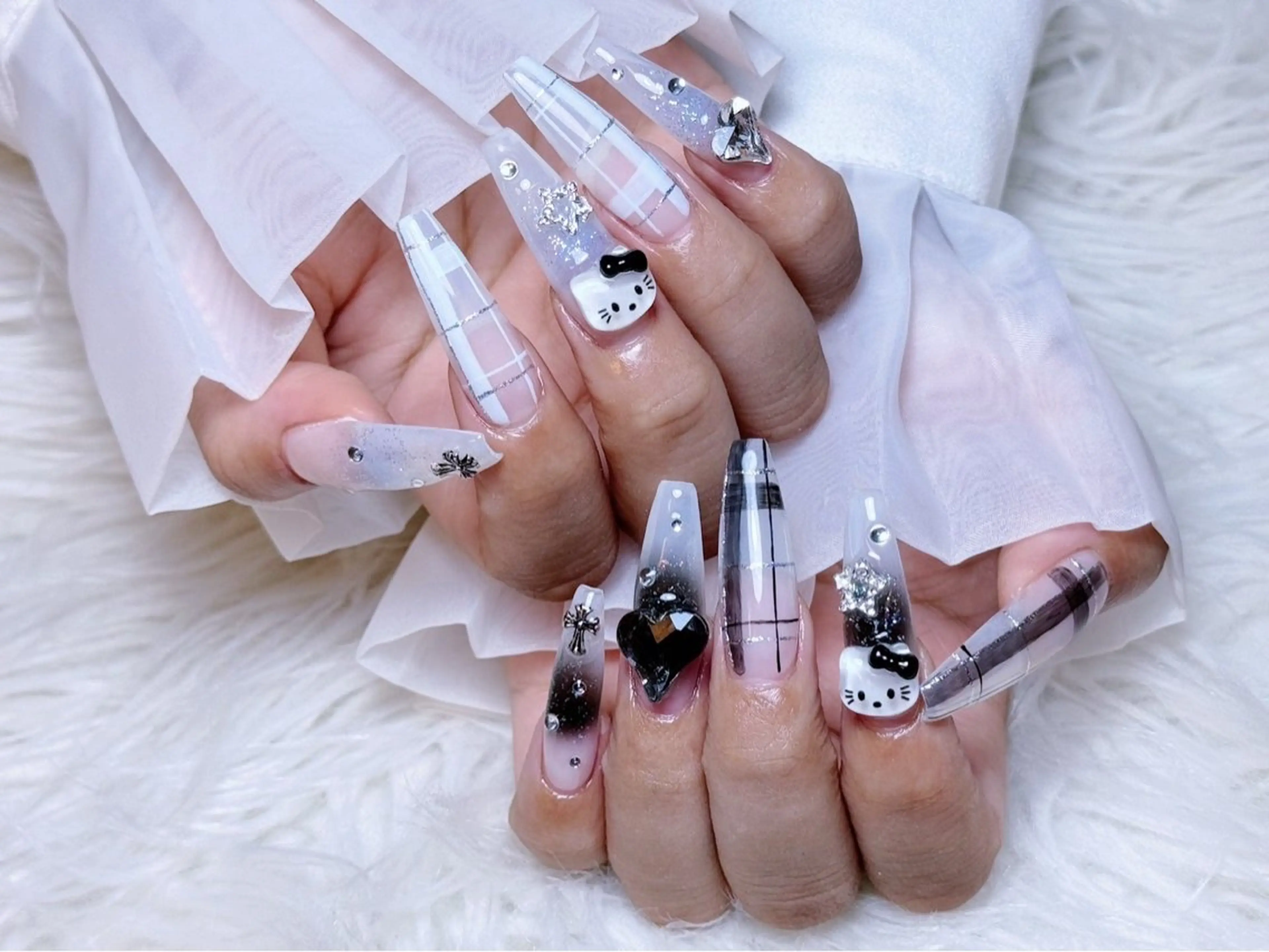 ネイル ハンドネイル ☁️Yun nail KiKi☁️のネイルデザイン