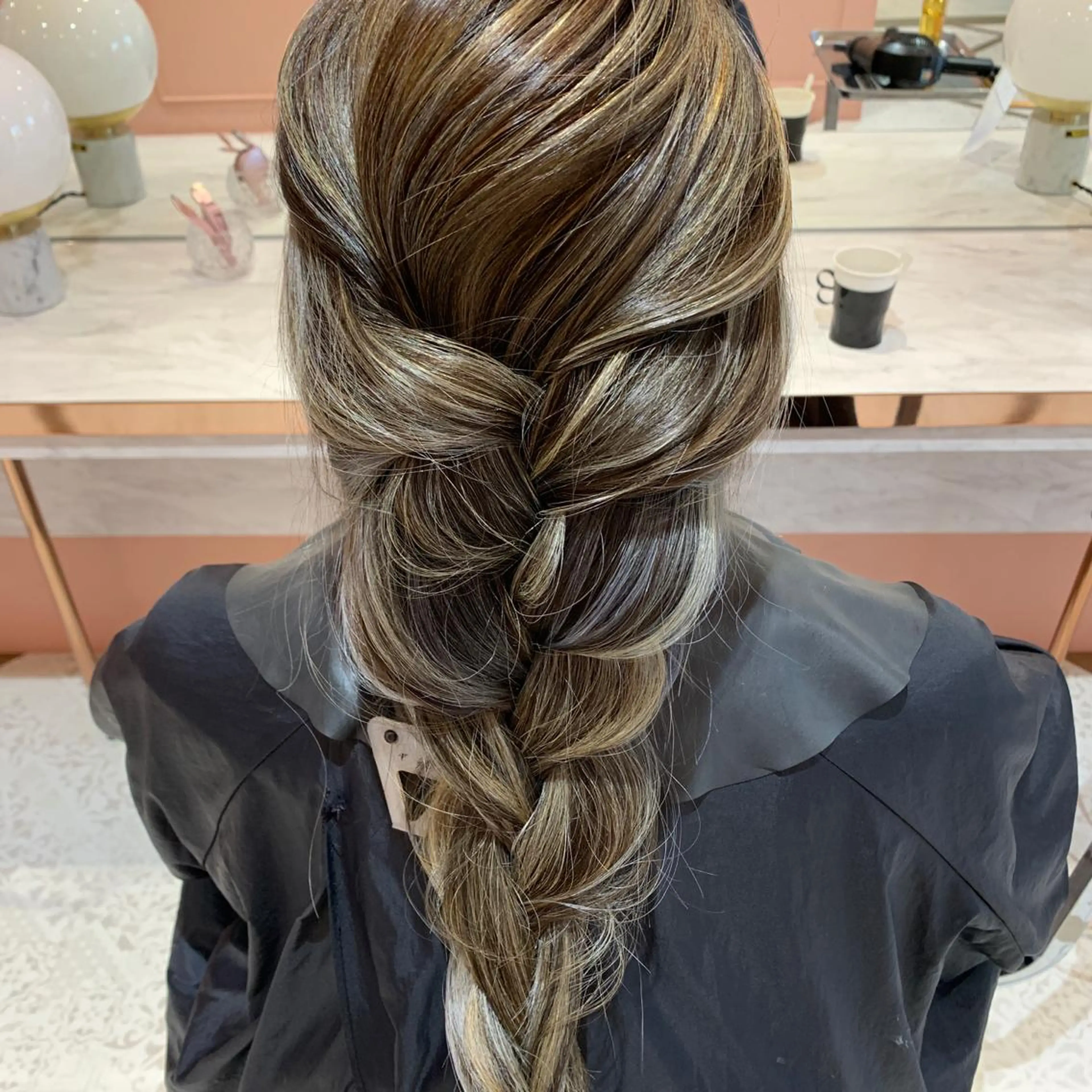 ロング カラー パーマ ヘアアレンジ メンズ キッズ ネイル マツエク・マツパ メンズハイライト ベージュカラー ハイライトカラー ハイライト カット ヘアカラー トリートメント nameless 心斎橋のヘアスタイル