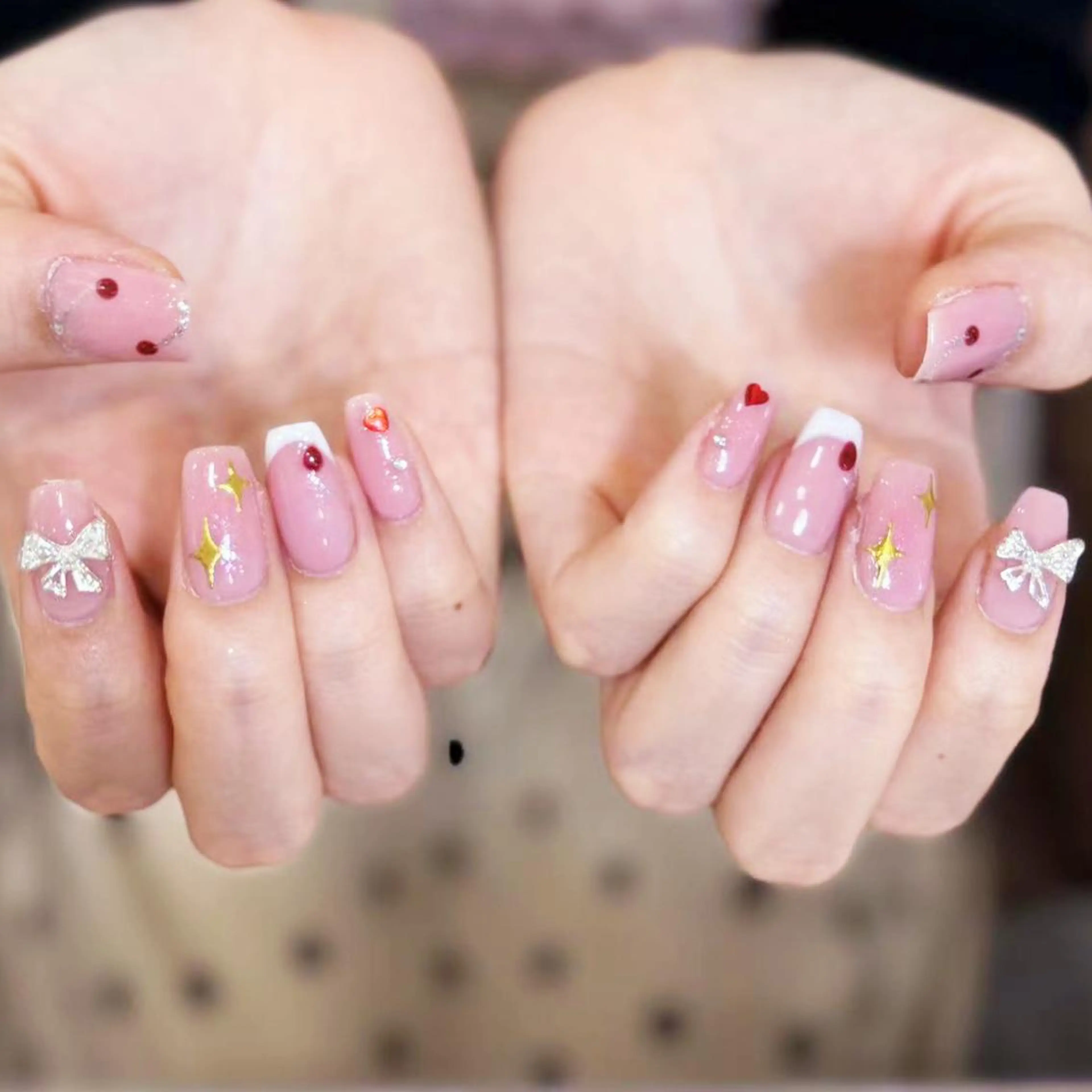ネイル アートネイル オーロラネイル ガーリー キラキラネイル 韓国ネイル ハンドネイル DIAMOND 💅のネイルデザイン