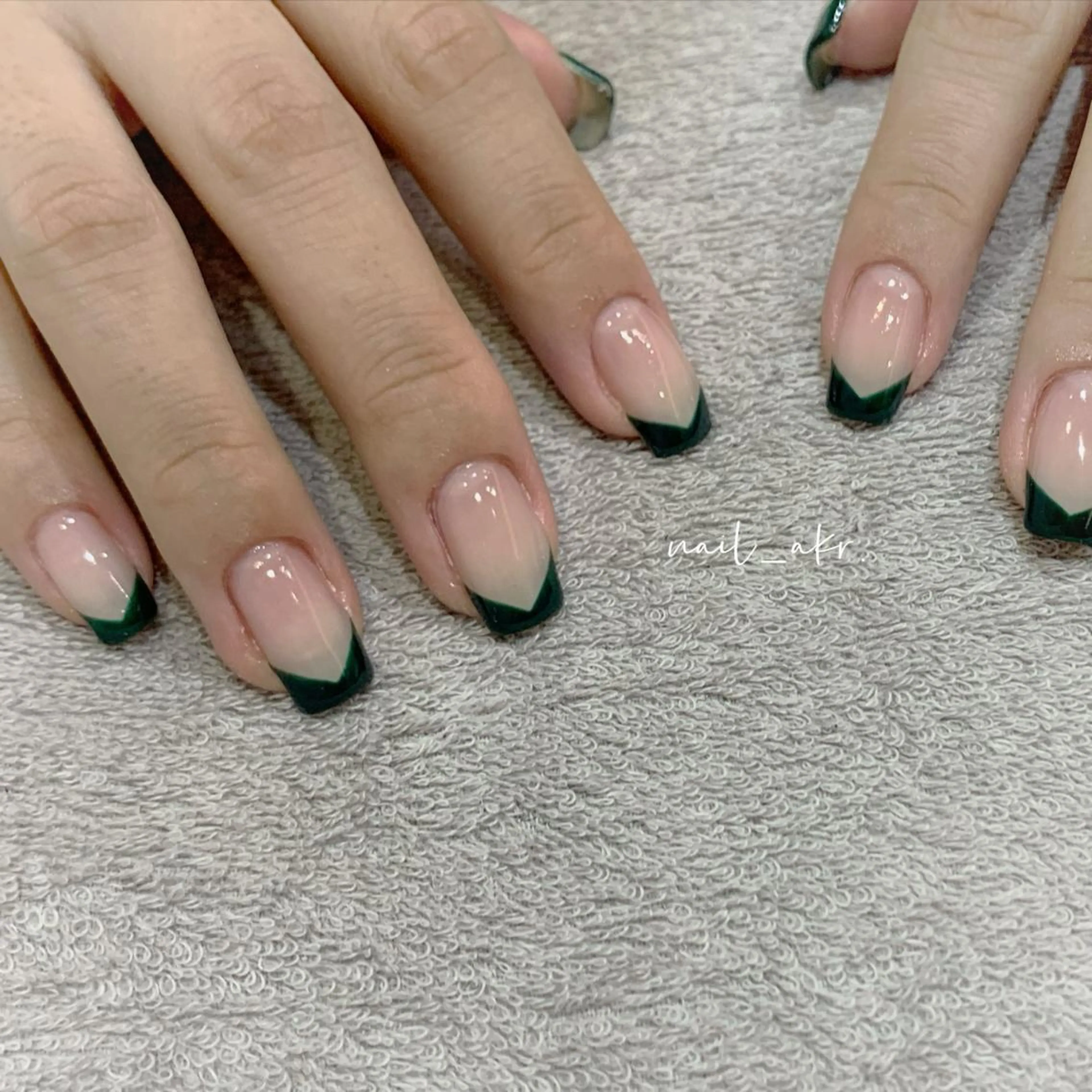ネイル フレンチネイル グラデーション グリーン nailAVANCE akariのネイルデザイン