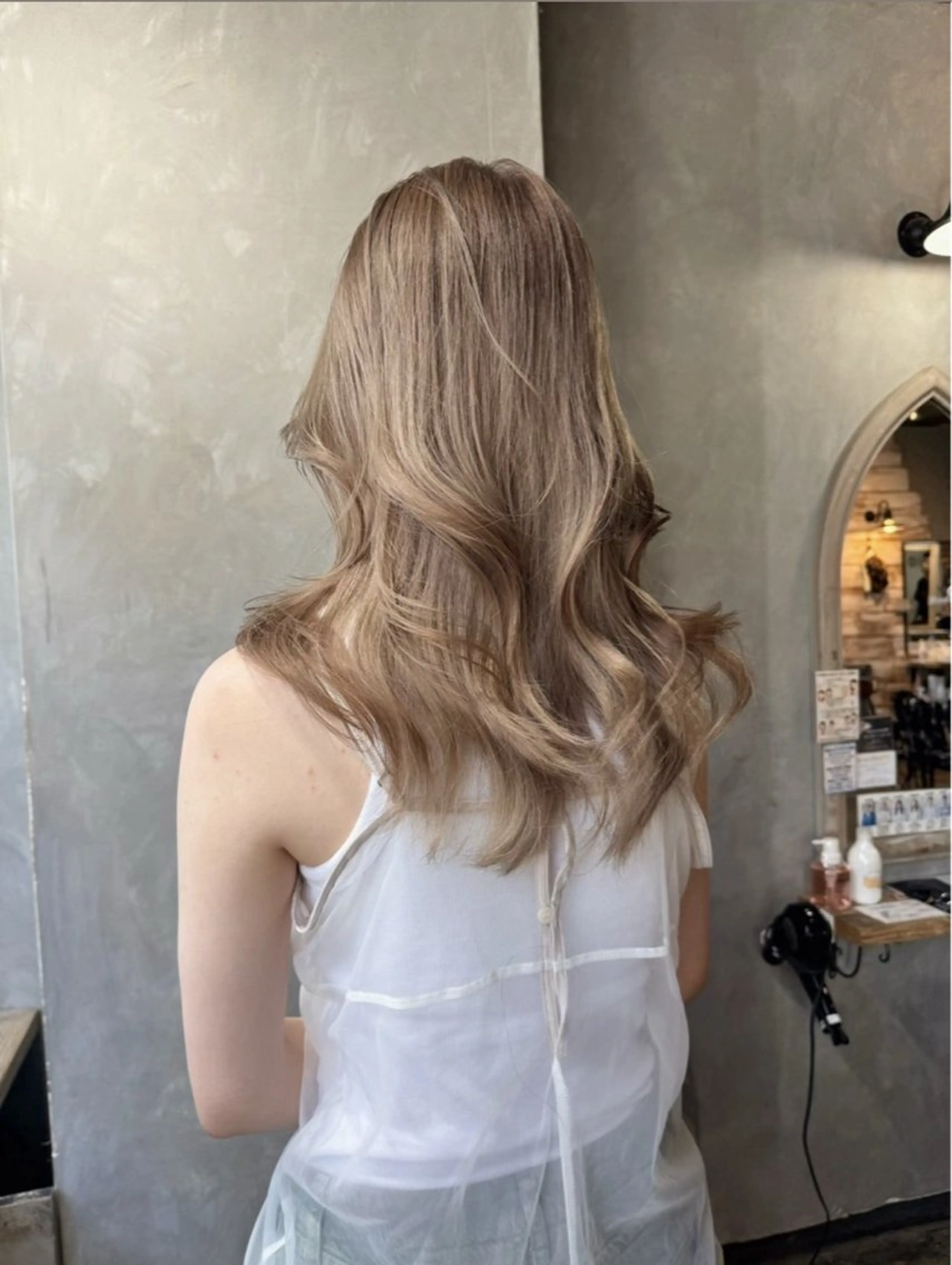 ミディアム カラー シモカワ メイのヘアスタイル