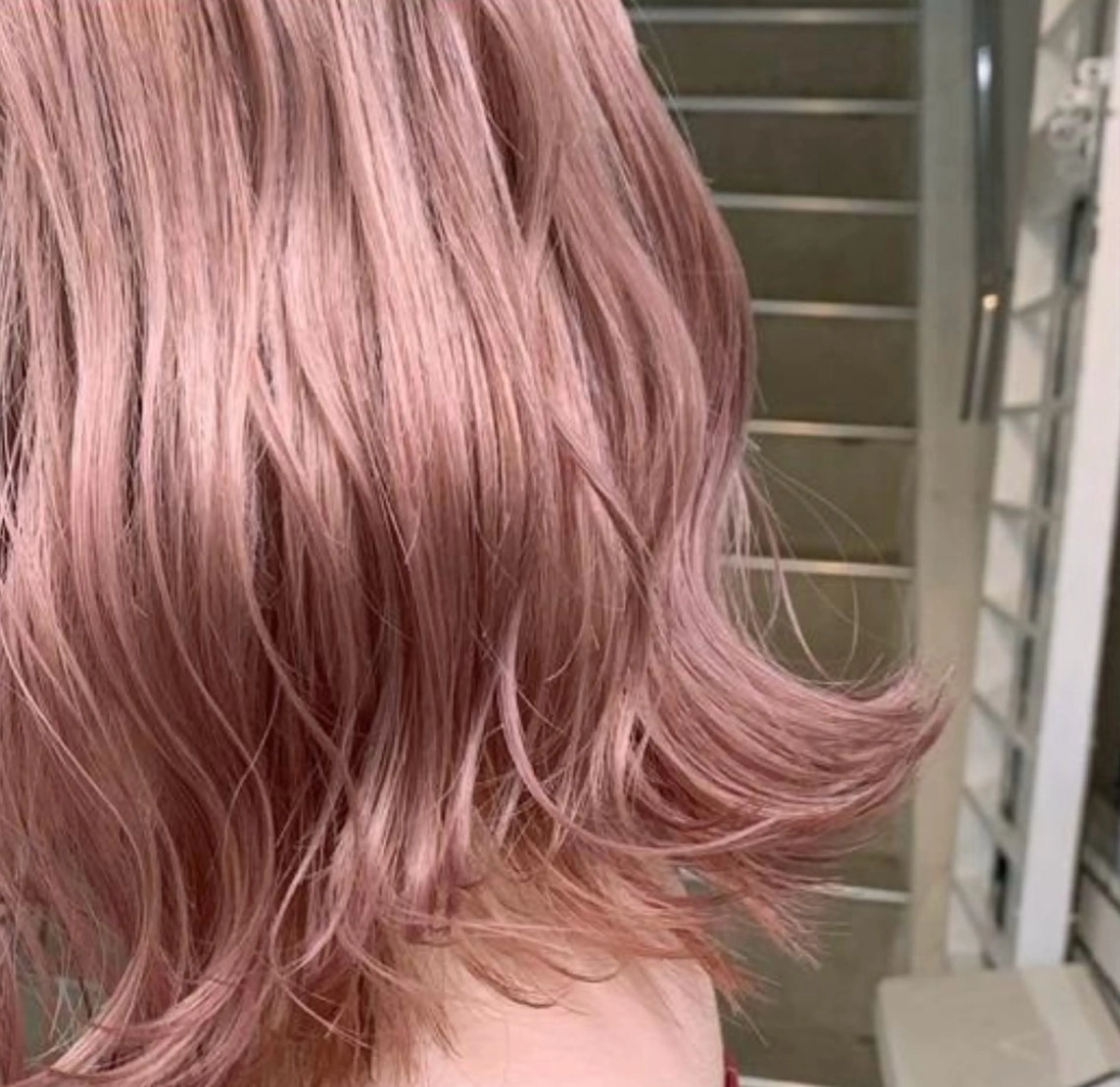 ミディアム カラー ブリーチ ハイトーンカラー ピンクカラー カット ヘアカラー トリートメント 暖色/まろベージュ/ シカタユウカのヘアスタイル