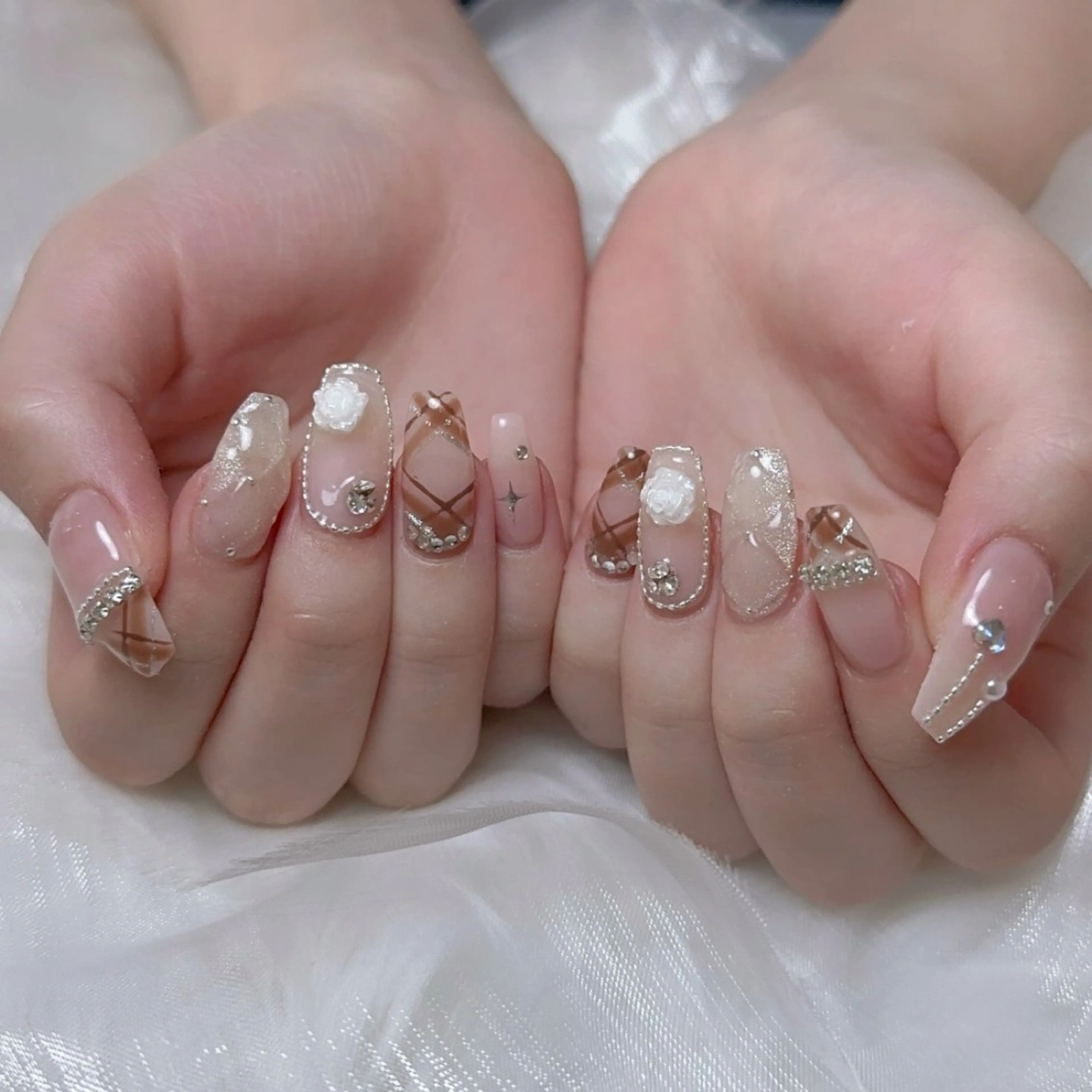ネイル ハンドネイル ハンドケア Laula🤍 ayakaのネイルデザイン