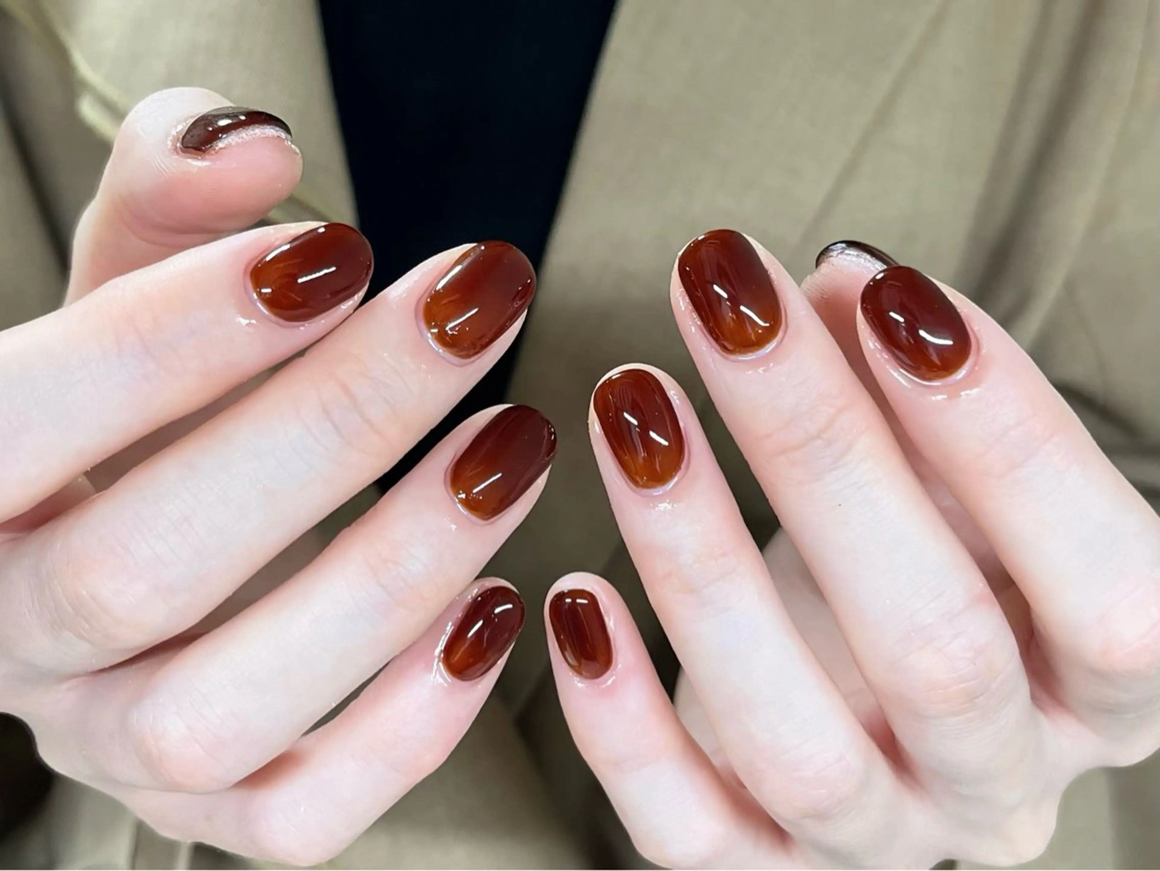 ネイル べっ甲ネイル ブラウン ワンカラーネイル ハンドネイル ハンドケア 🎀NAIL🎀 AI🪄︎︎◝✩のネイルデザイン