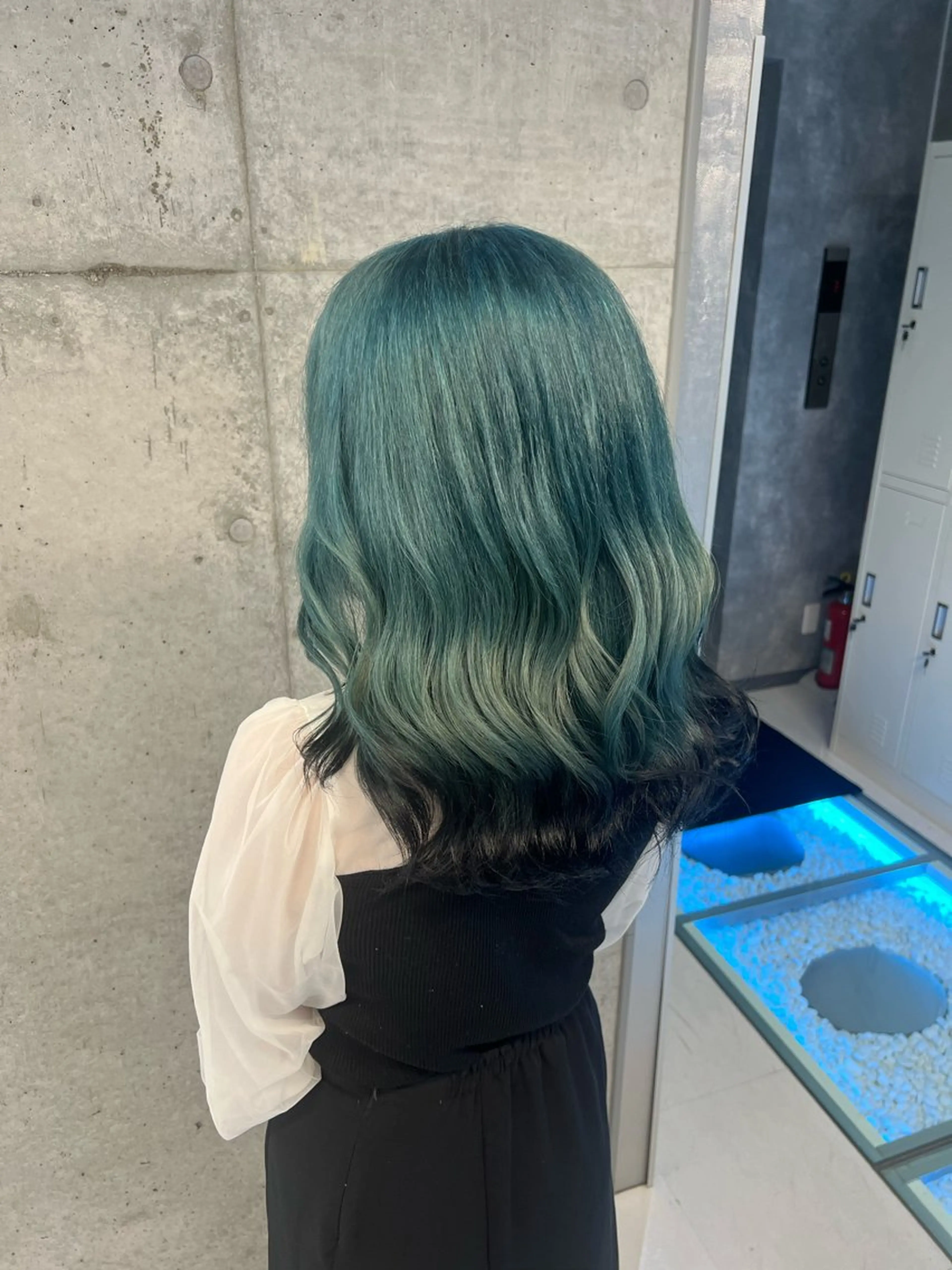 セミロング カラー ヘアアレンジ ヘアカラー トリートメント 👑高評価多数エク ステ×ハイトーン唯澄のヘアスタイル