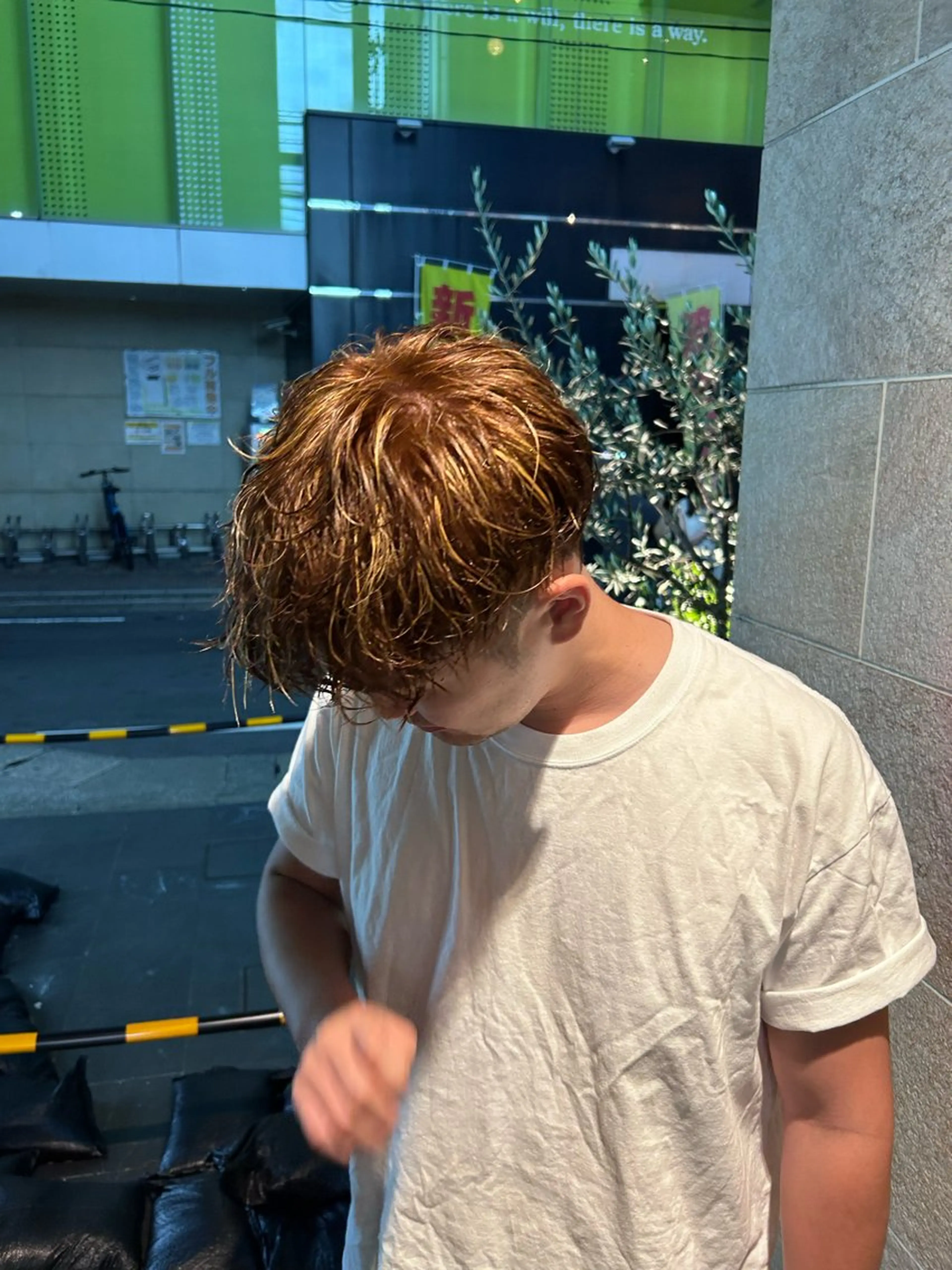 ミディアム カラー パーマ ヘアアレンジ メンズ アップバング メンズハイライト メンズメッシュ スペインカール 透明感カラー カット ヘアカラー パーマ 池田 海斗のヘアスタイル