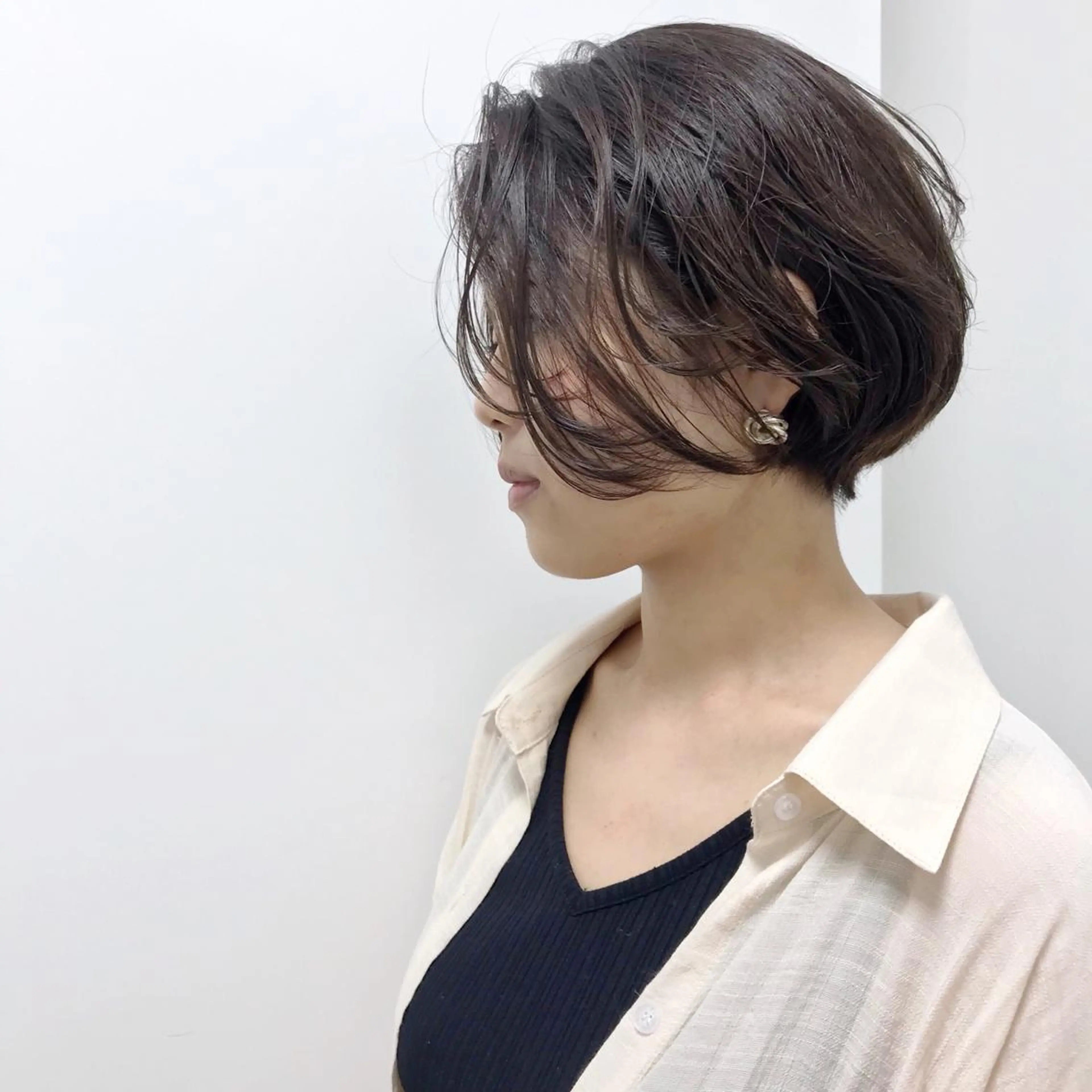 ショート カラー ショートボブ ベージュカラー ボブ ショートヘア HARUNA🤍 色持ち良いツヤ髪のヘアスタイル